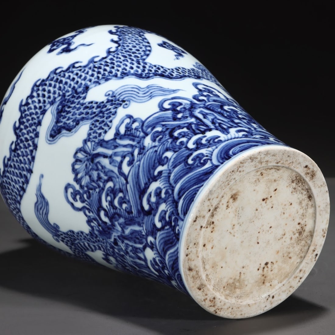 An Exquisite Blue and White Seawater Auspicious Cloud and Dragon Pattern Vase - 7