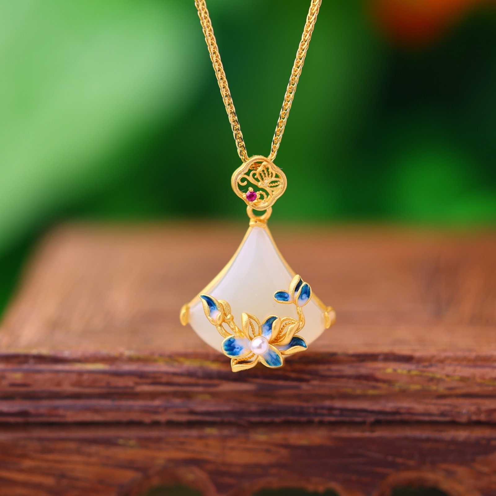 An Exquisite Sterling Silver-Gold Plated Inlaid White Jade Enamel Pendant: Estimated Value:200-400 An Exquisite Sterling Silver-Gold Plated Inlaid White Jade Enamel Pendant,Size:18mmx18mm