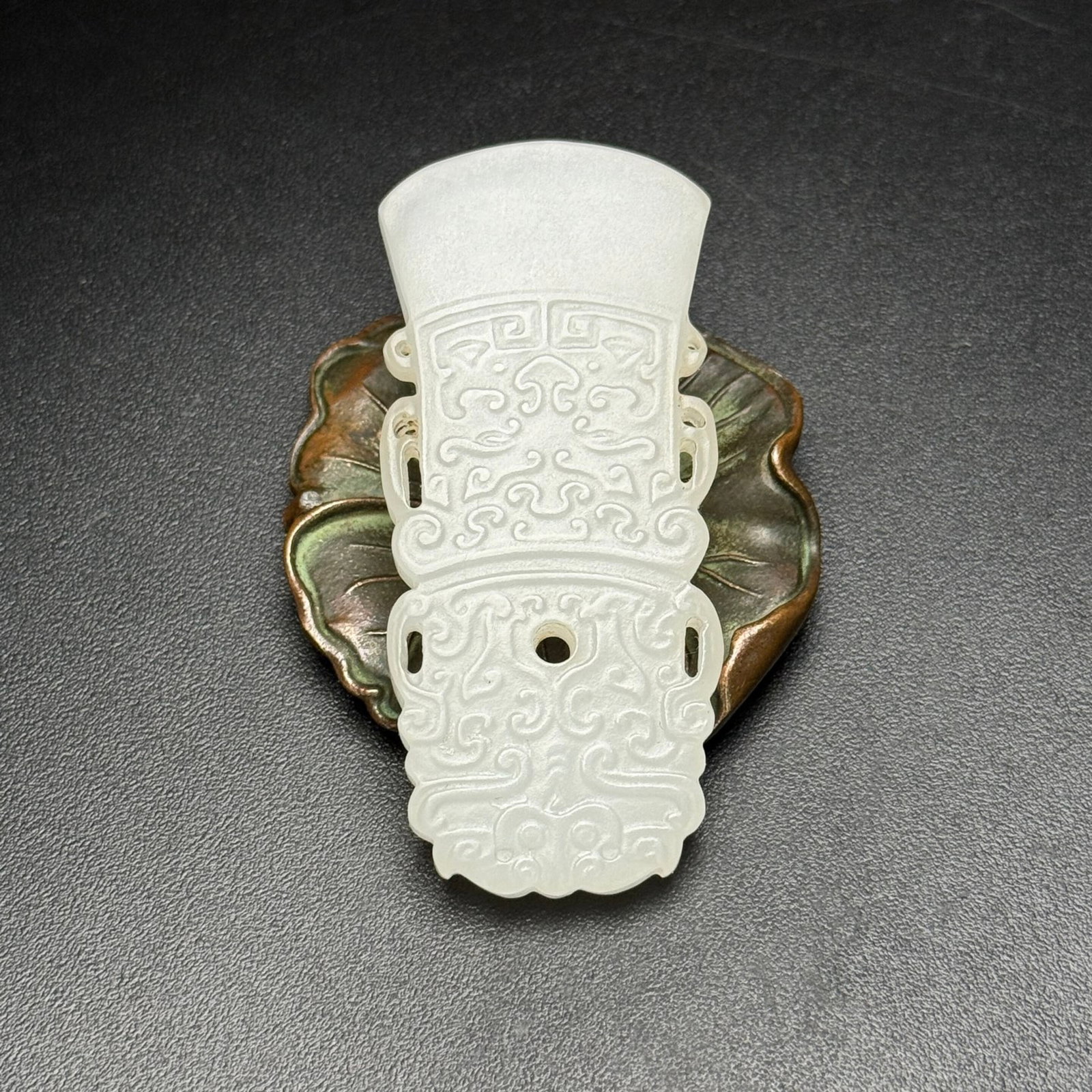 An Exquisite White Jade Beast-Face Pattern Pendant - 2