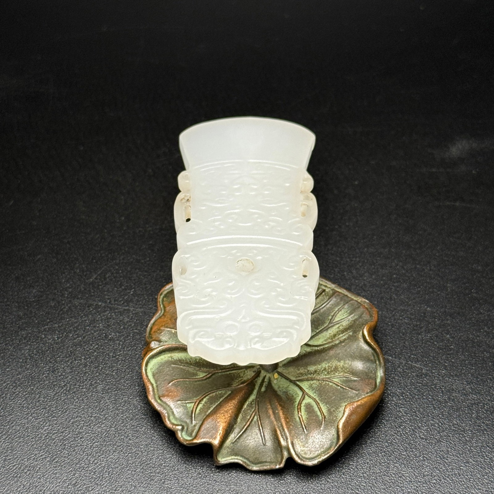 An Exquisite White Jade Beast-Face Pattern Pendant - 5