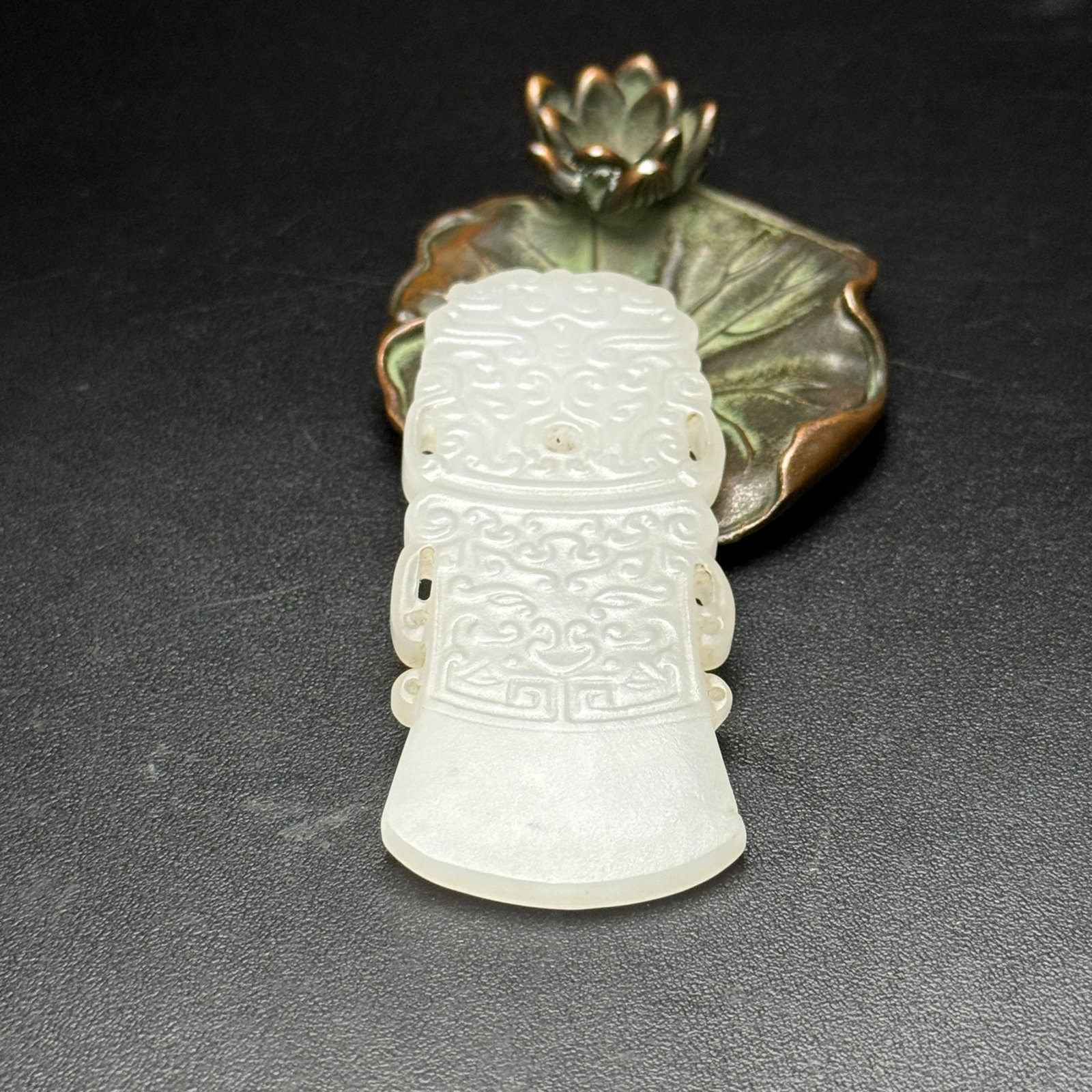 An Exquisite White Jade Beast-Face Pattern Pendant - 6