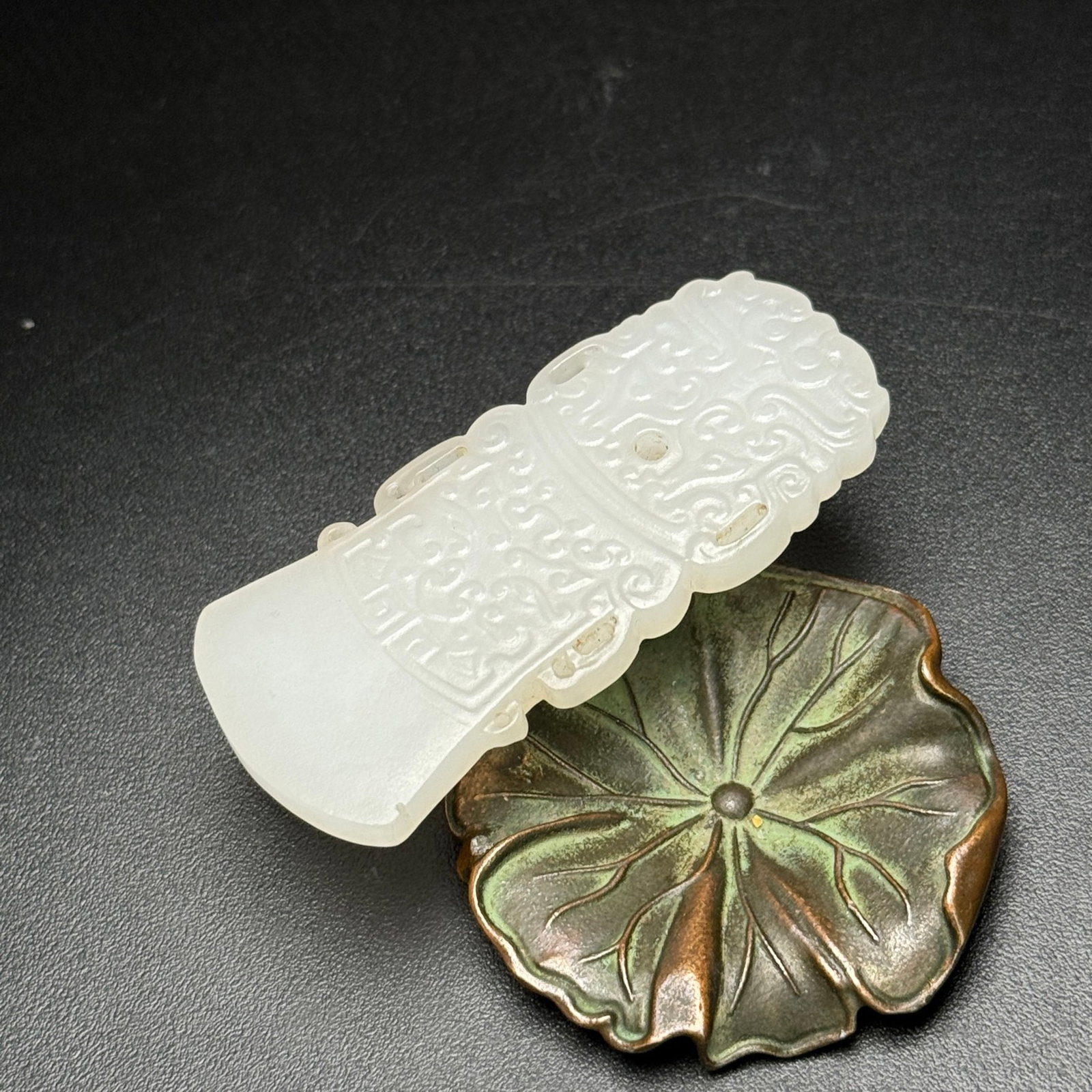 An Exquisite White Jade Beast-Face Pattern Pendant - 7