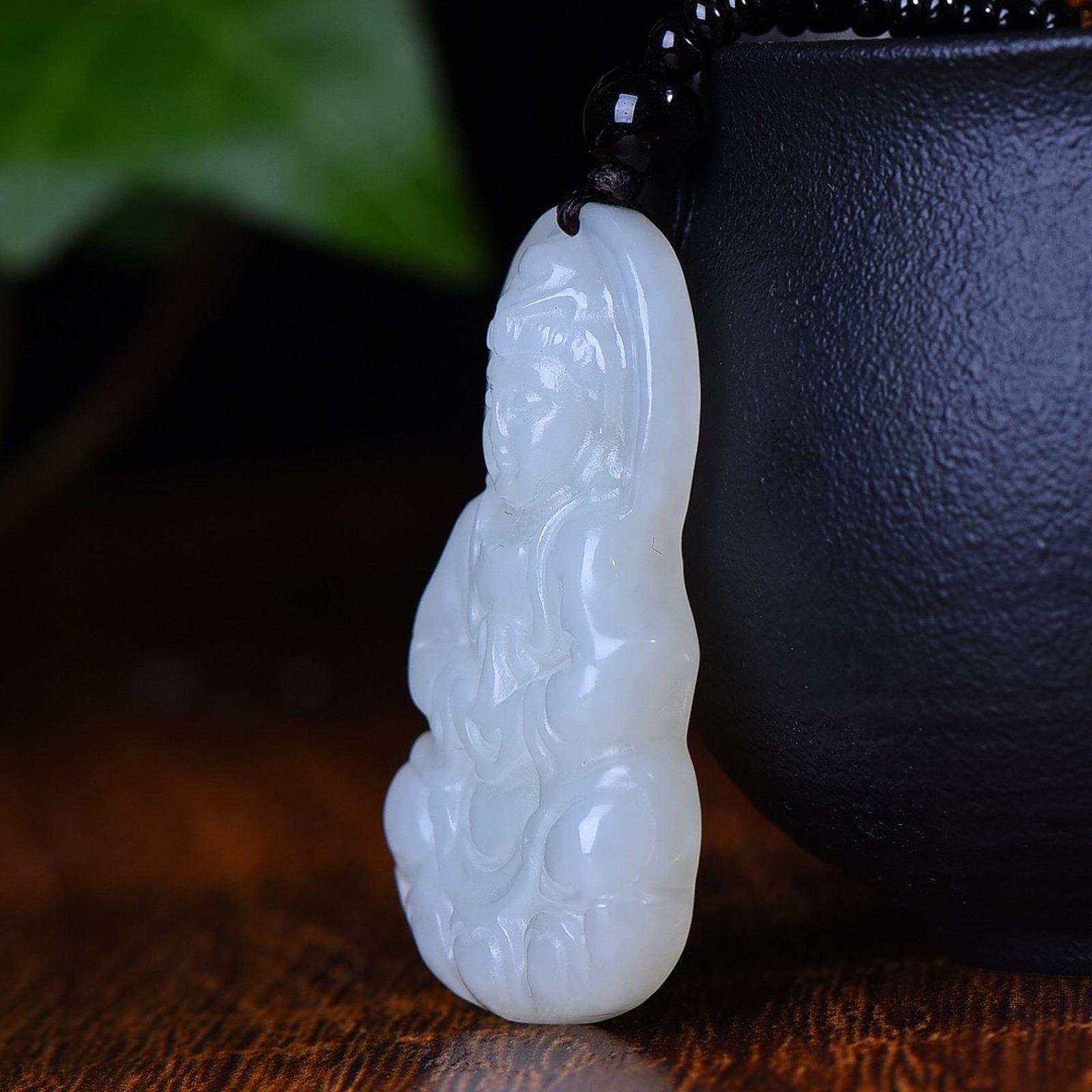 An Exquisite White Jade Avalokitesvara Pendant - 3