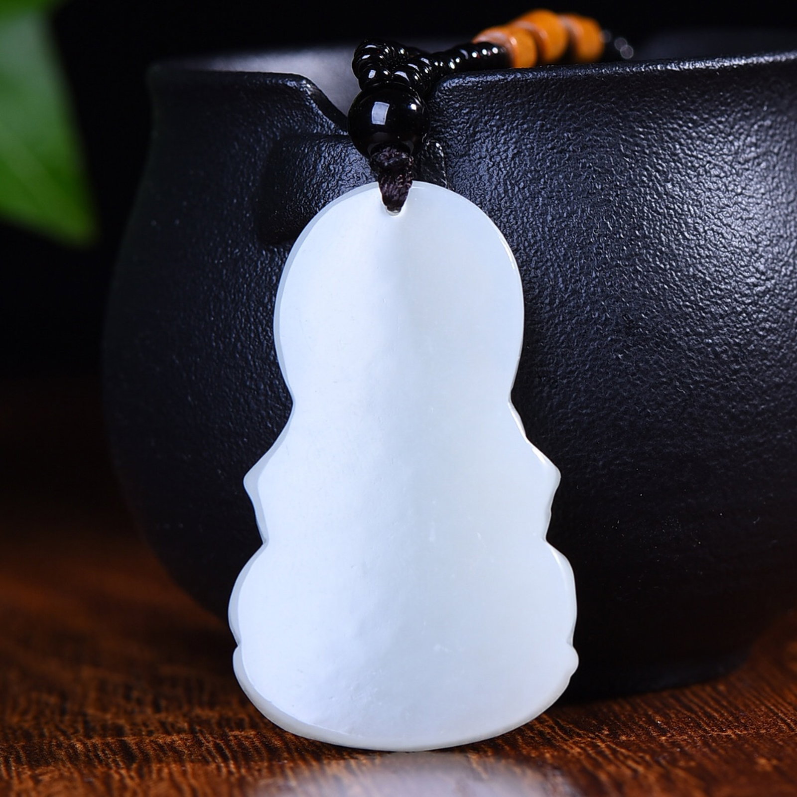 An Exquisite White Jade Avalokitesvara Pendant - 5