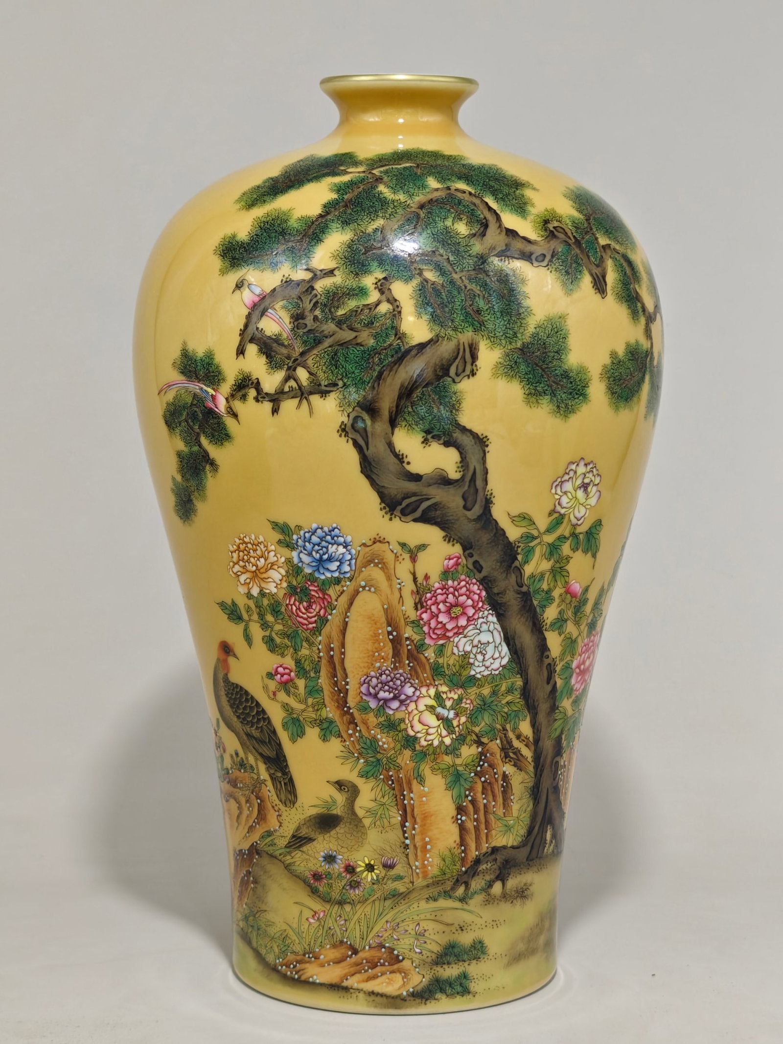 A Rare Yellow Glazed Famille-Rose Painted Gold Flower and Bird Pattern Vase,With Poem: Estimated Value:3000-6000 A Rare Yellow Glazed Famille-Rose Painted Gold Flower and Bird Pattern Vase,With Poem,Qing Dynasty,China,Qianlong Six-character Mark,Size:13inx7.5in 黄釉粉&