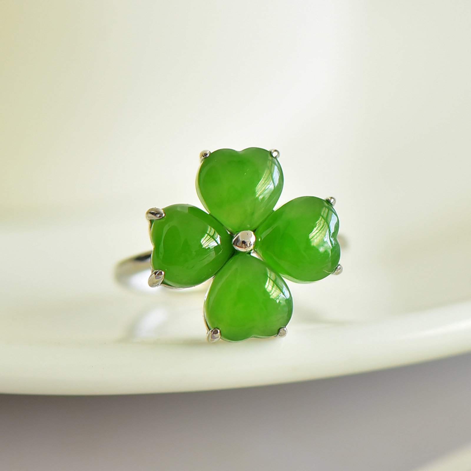 An Exquisite Sterling Silver Inlaid Jasper Ring - 3