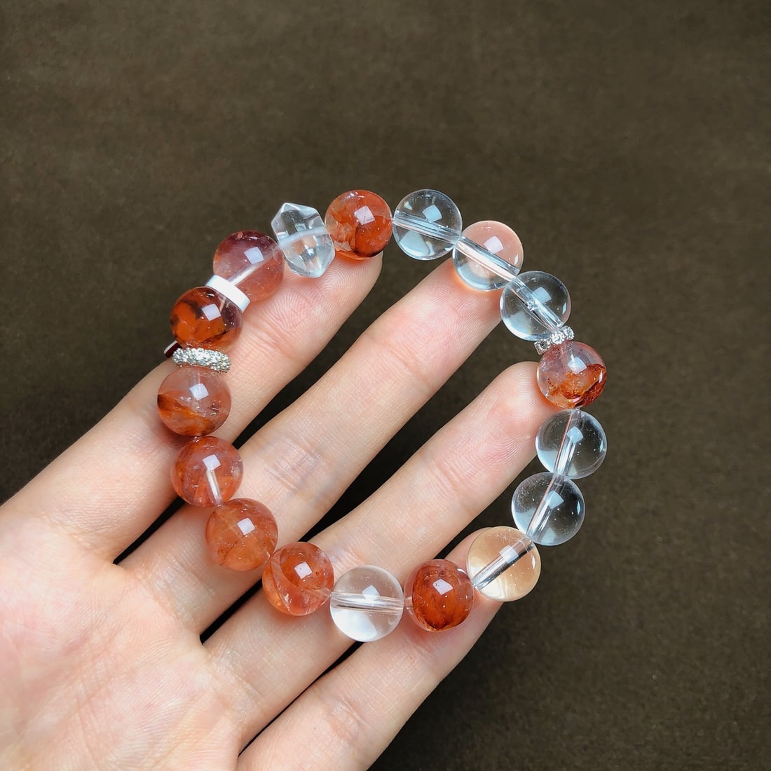 An Exquisite Crystal Bracelets: Estimated Value:1000-2000 An Exquisite Crystal Bracelets,Size:11mm,Weight:29.7g 水晶手串