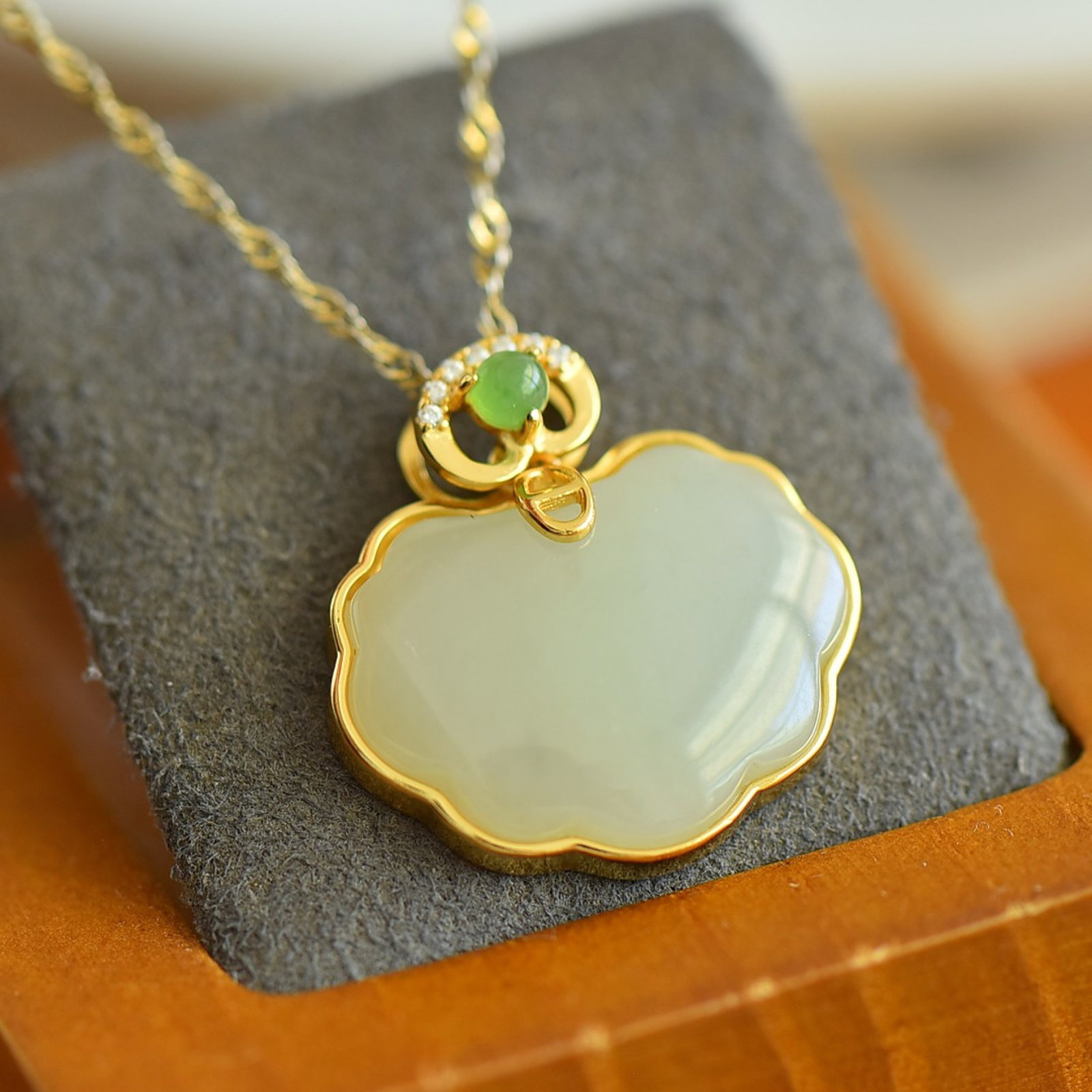 An Exquisite Sterling Silver-Gold Plated Inlaid White Jade Pendant - 3
