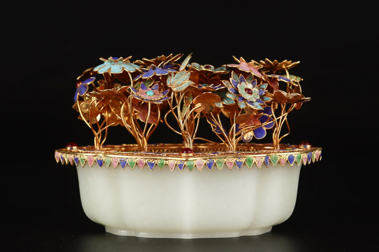 An Exquisite Gilt Silver Inlaid White Jade Bonsai,Inlaid Gems: Estimated Value:10000-20000 An Exquisite Gilt Silver Inlaid White Jade Bonsai,Inlaid Gems,Qing Dynasty,China,Qianlong Four-character Mark,Size:5.9inx3.1inx4.3in,Weight:420g