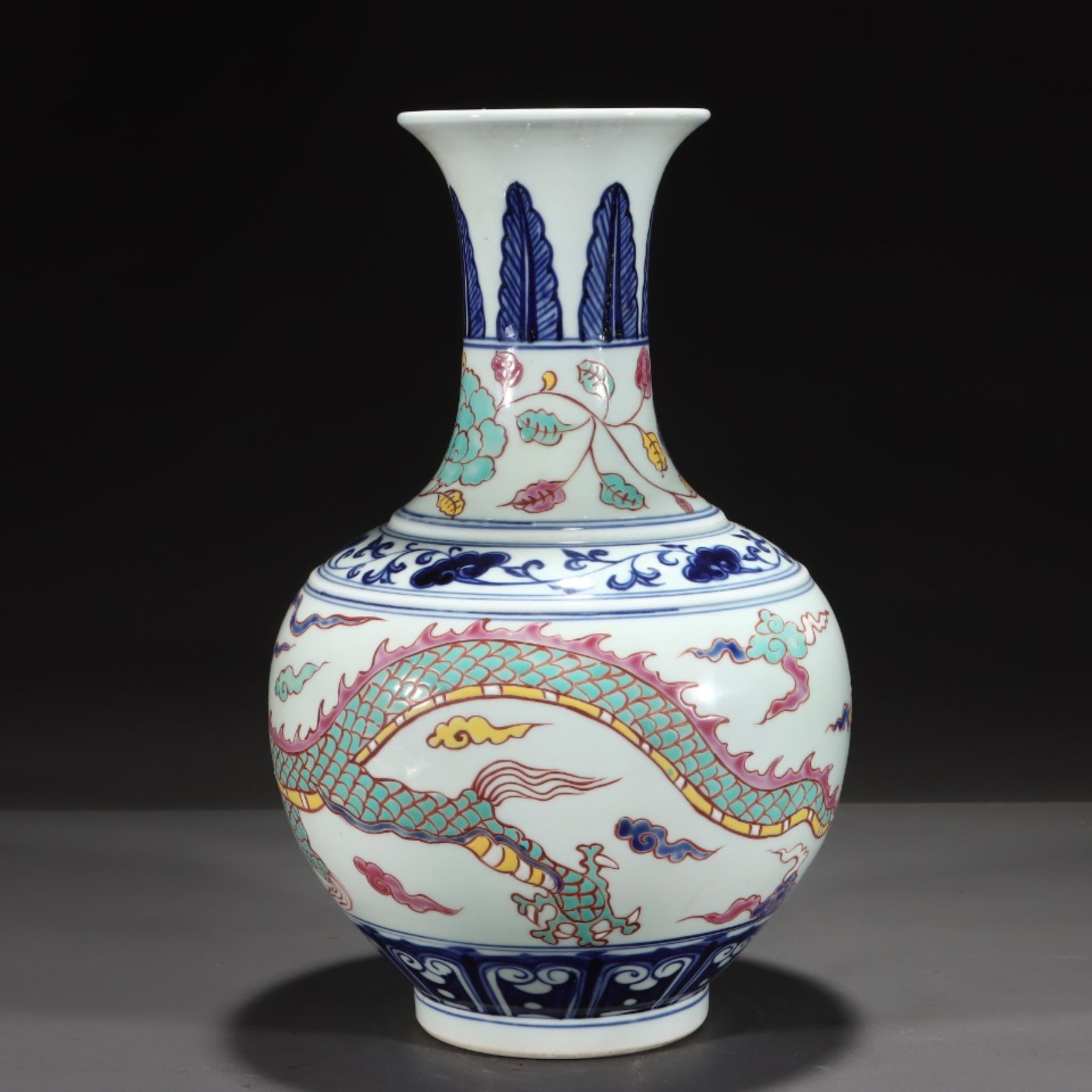 A Rare Blue and White Wucai Auspicious Cloud and Dragon Pattern Vase - 2