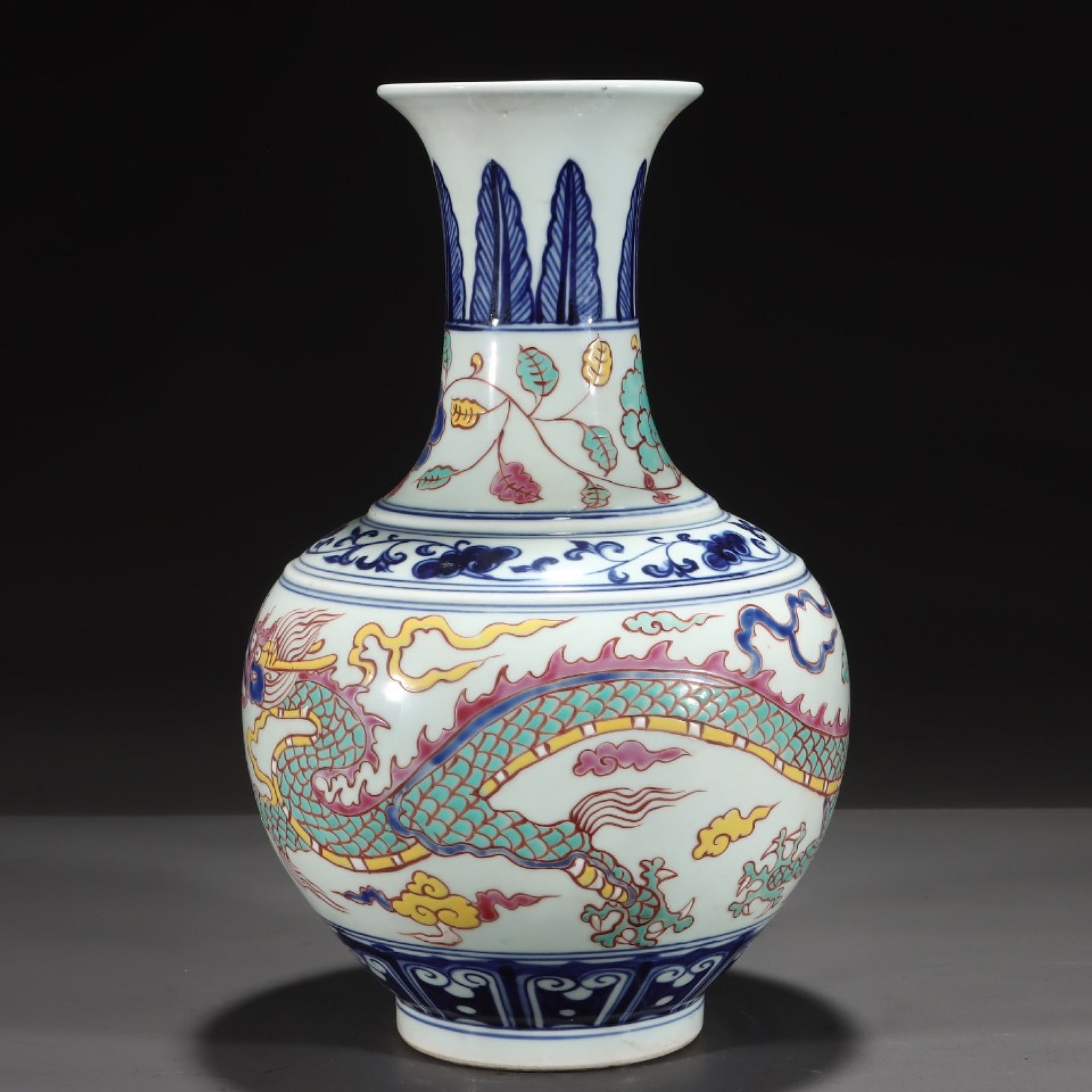 A Rare Blue and White Wucai Auspicious Cloud and Dragon Pattern Vase - 3