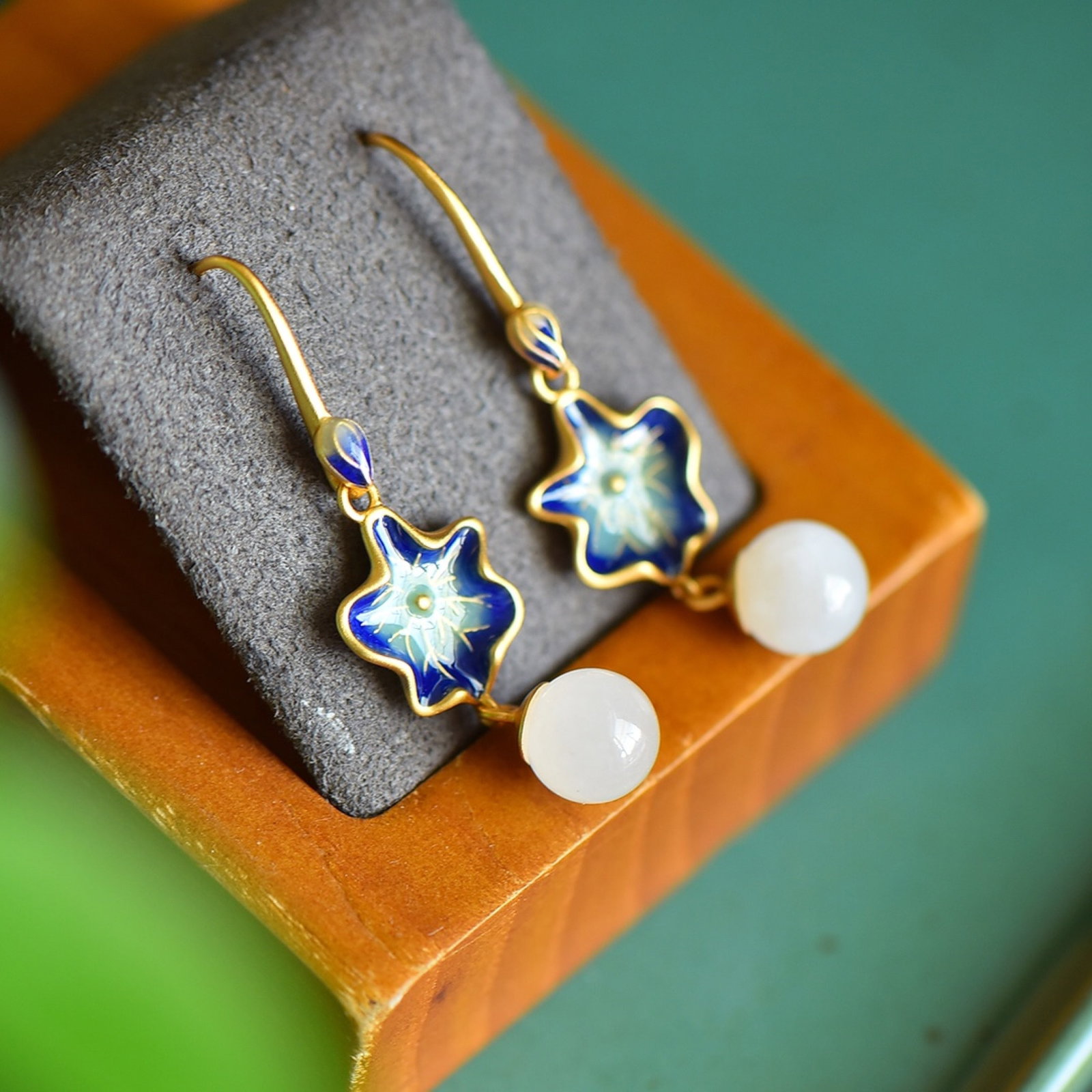 A Pair of Exquisite Sterling Silver-Gold Plated Inlaid White Jade Earrings - 4