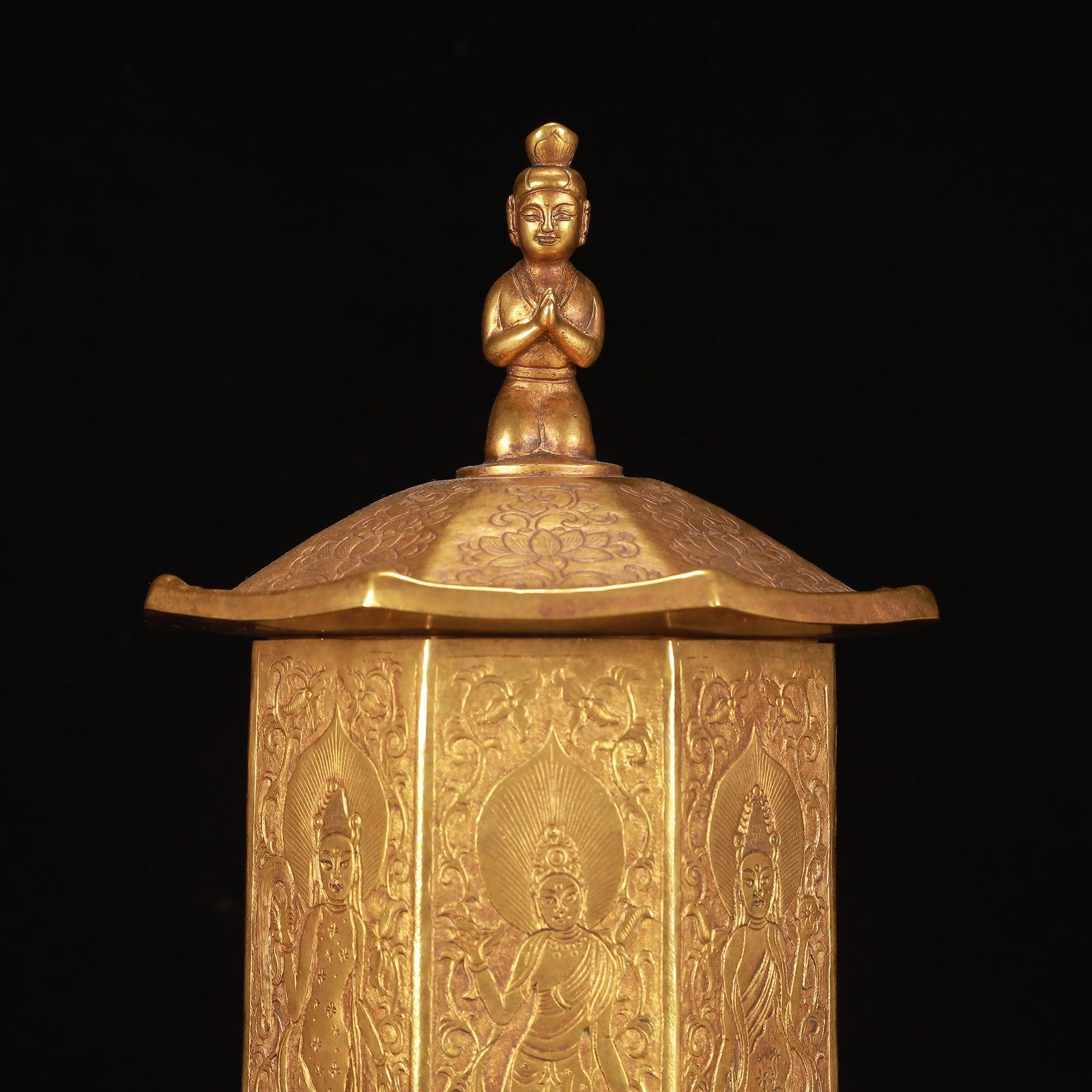 A Rare Gilt Bronze Statue of Avalokitesvara Pattern Jar with Cover - 2