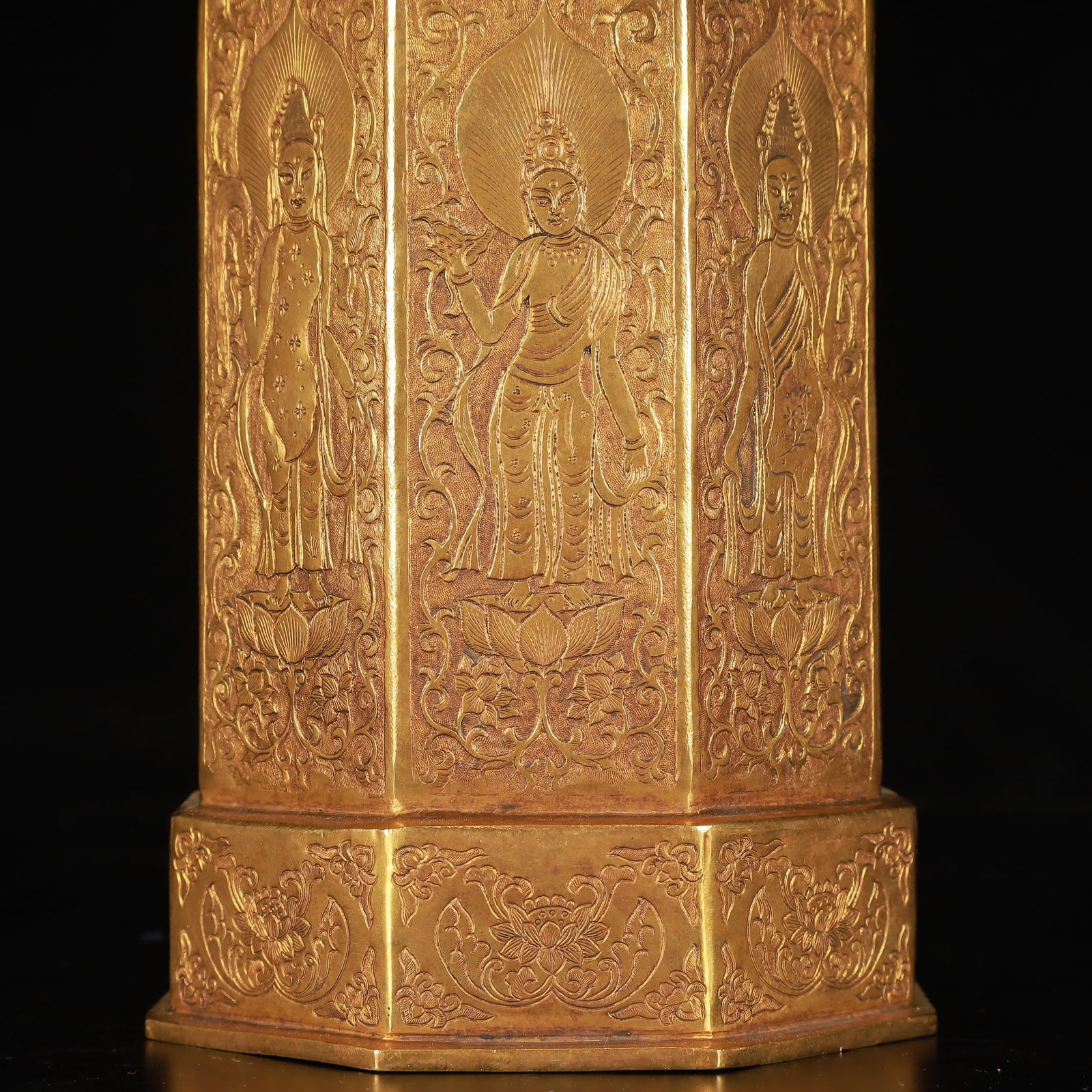 A Rare Gilt Bronze Statue of Avalokitesvara Pattern Jar with Cover - 3