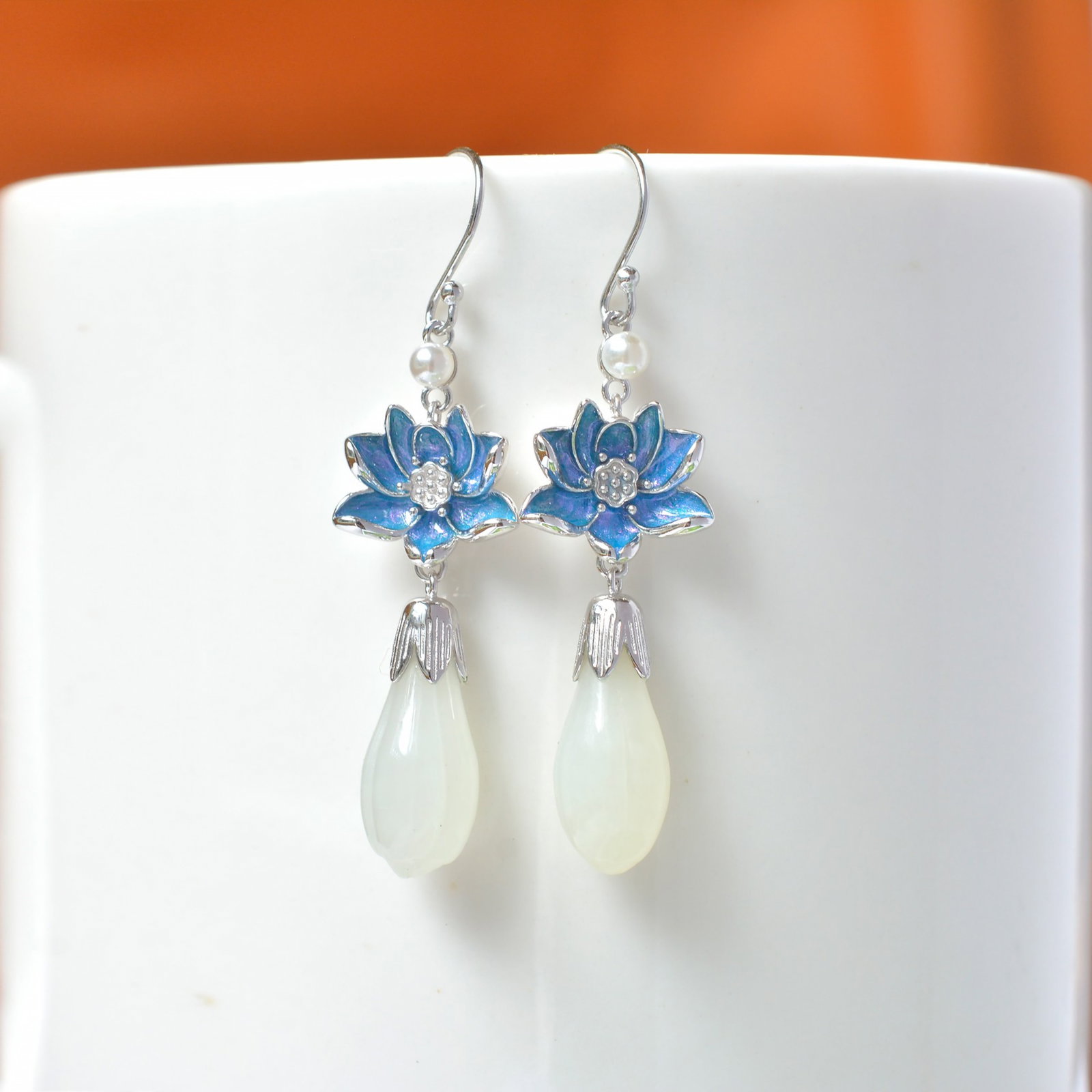 A Pair of Exquisite Sterling Silver Inlaid White Jade Enamel Earrings,Inlaid Pearls: Estimated Value:300-600 A Pair of Exquisite Sterling Silver Inlaid White Jade Enamel Earrings,Inlaid Pearls,Size:8mmx18mm