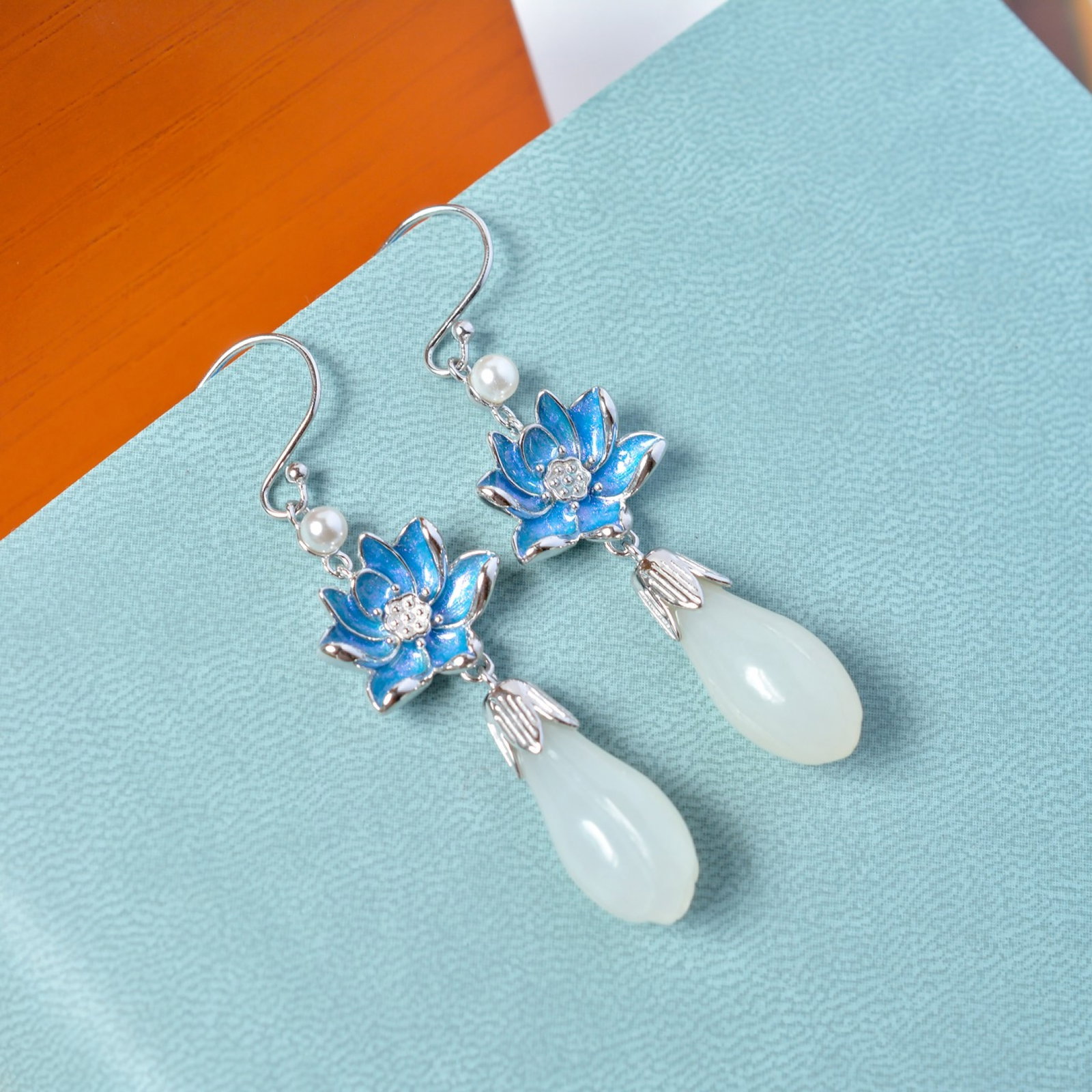 A Pair of Exquisite Sterling Silver Inlaid White Jade Enamel Earrings,Inlaid Pearls - 2