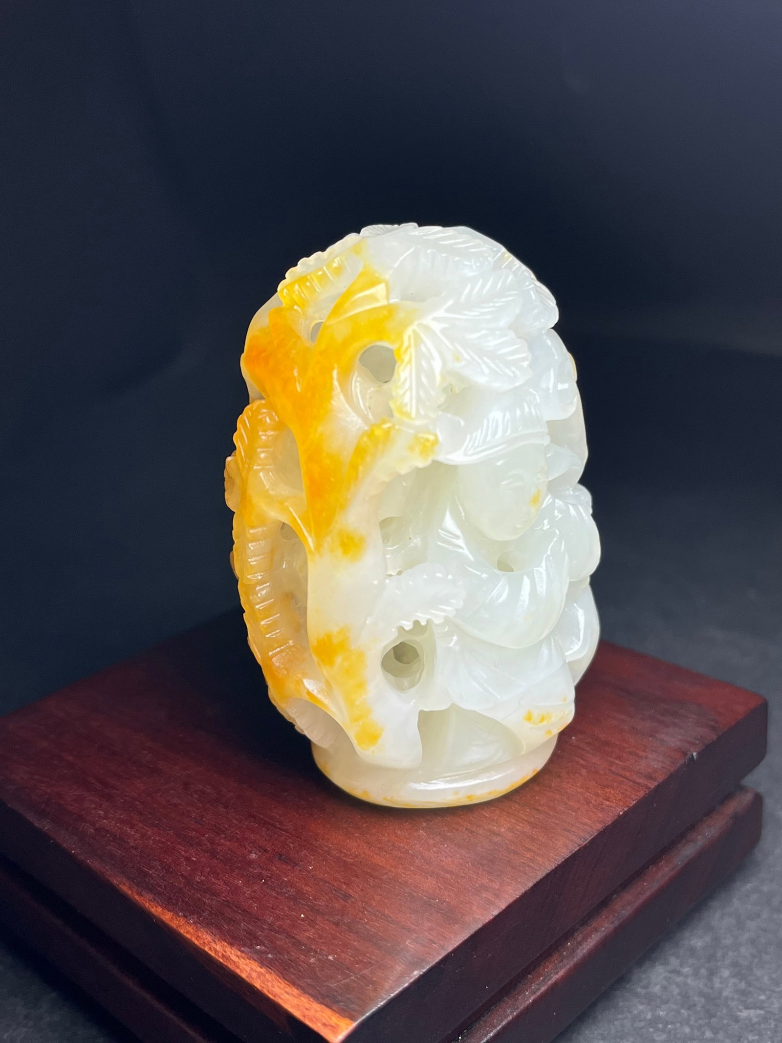 An Exquisite White Jade Figure Deer Pattern Hand Piece - 2