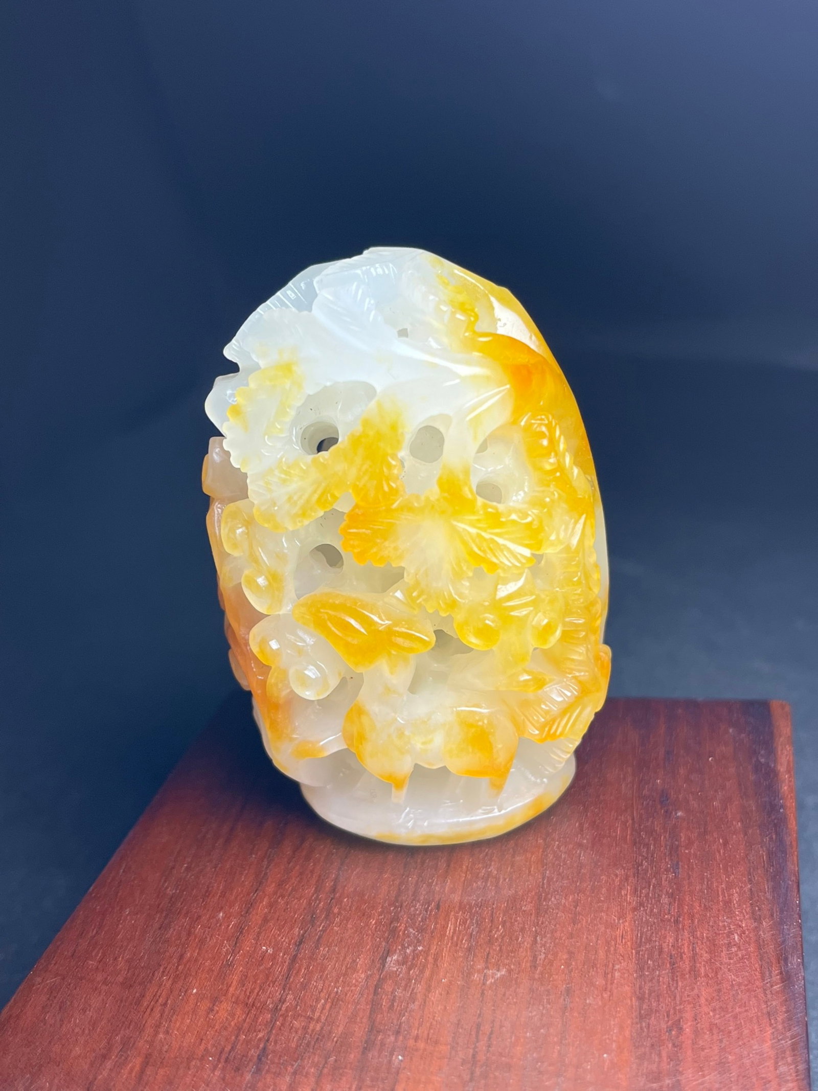 An Exquisite White Jade Figure Deer Pattern Hand Piece - 4
