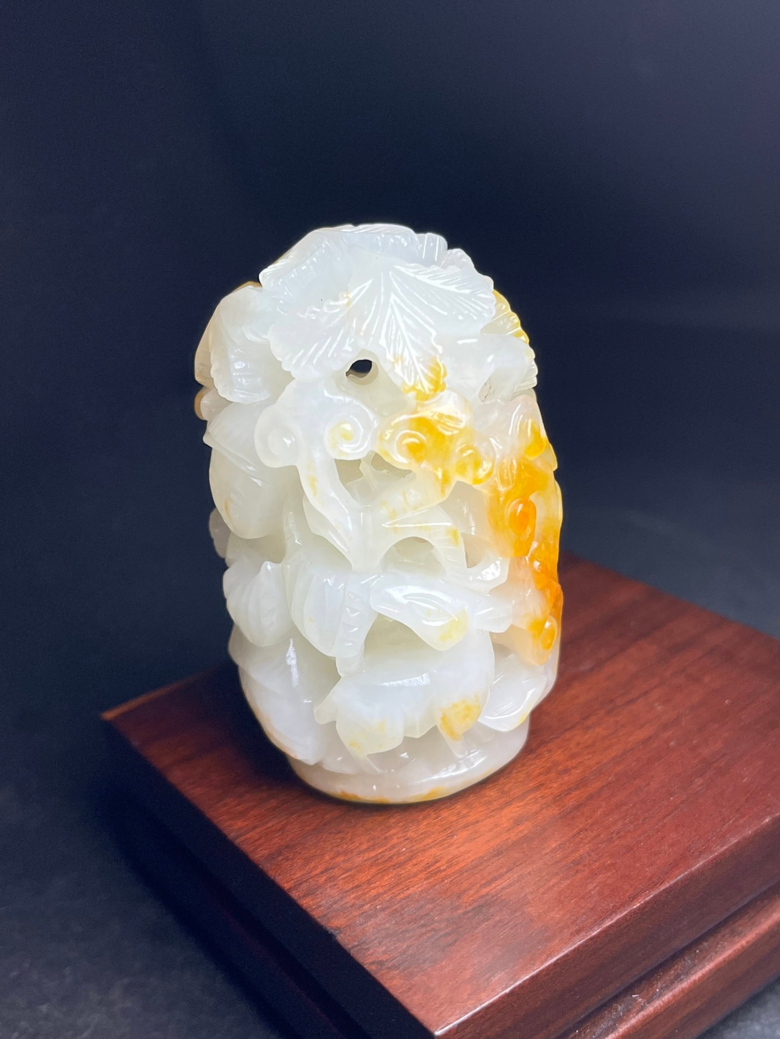 An Exquisite White Jade Figure Deer Pattern Hand Piece - 6