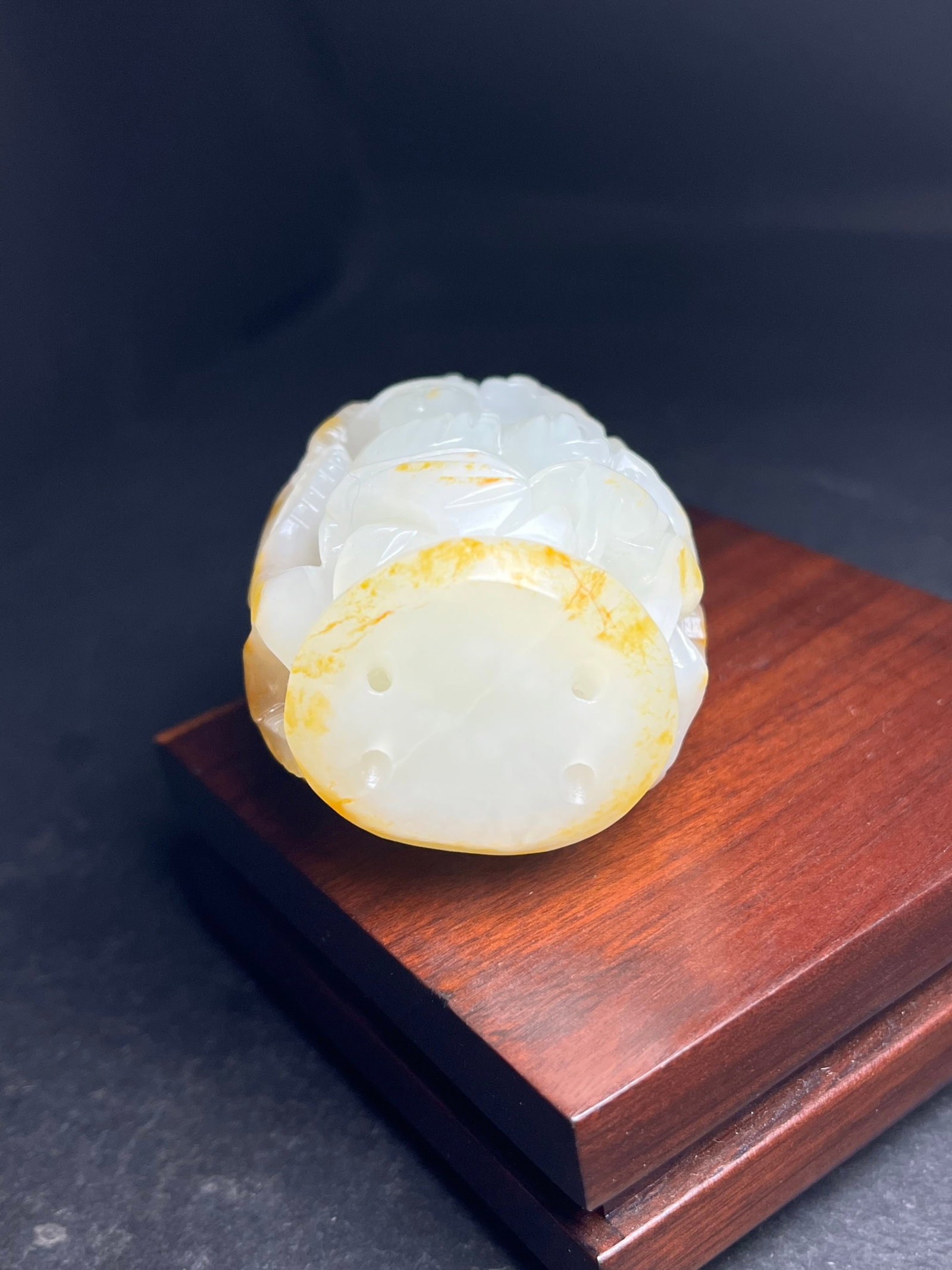 An Exquisite White Jade Figure Deer Pattern Hand Piece - 7