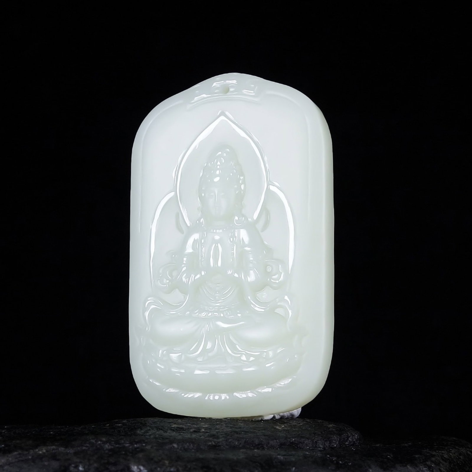 An Exquisite White Jade Statue of Avalokitesvara Pendant - 2