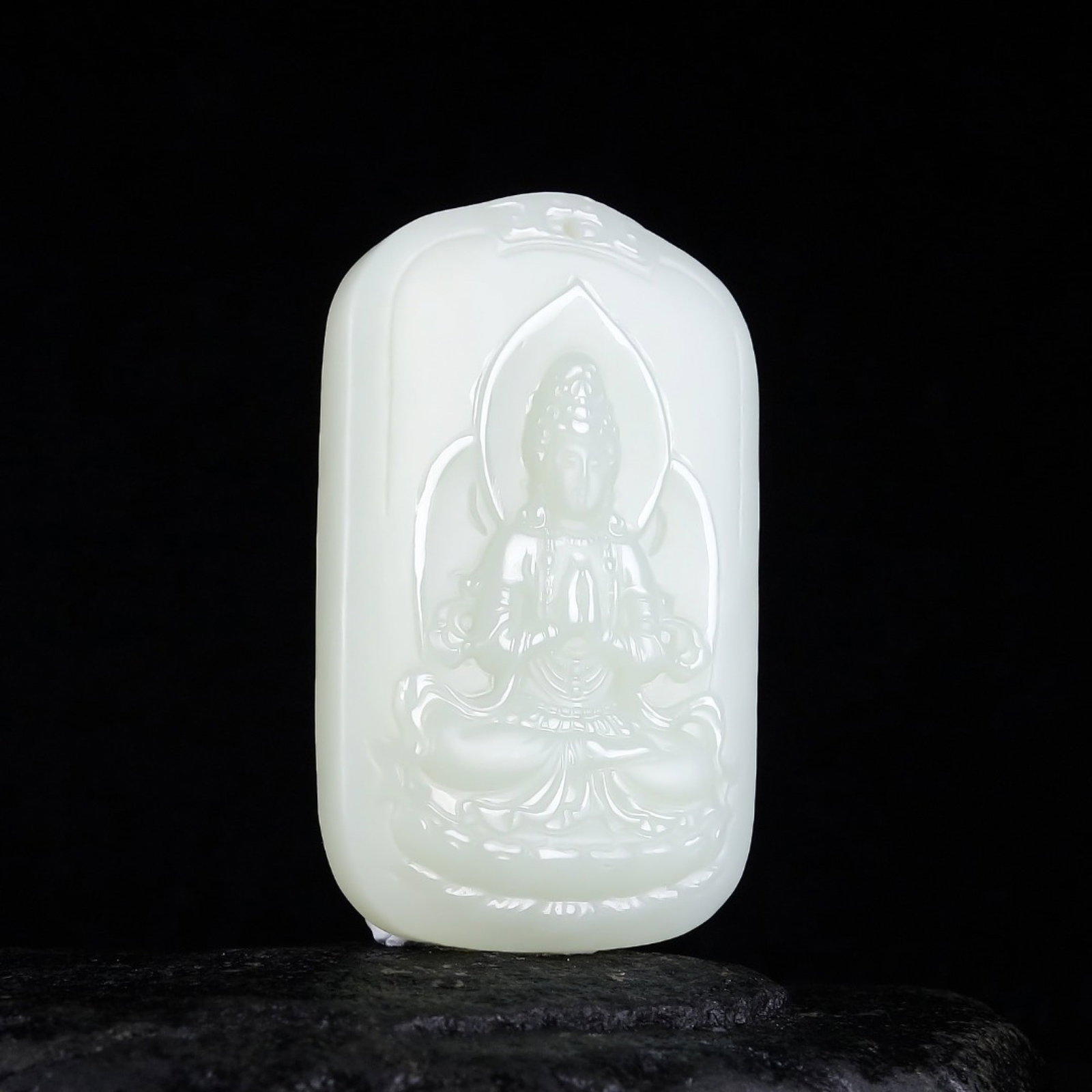 An Exquisite White Jade Statue of Avalokitesvara Pendant - 3