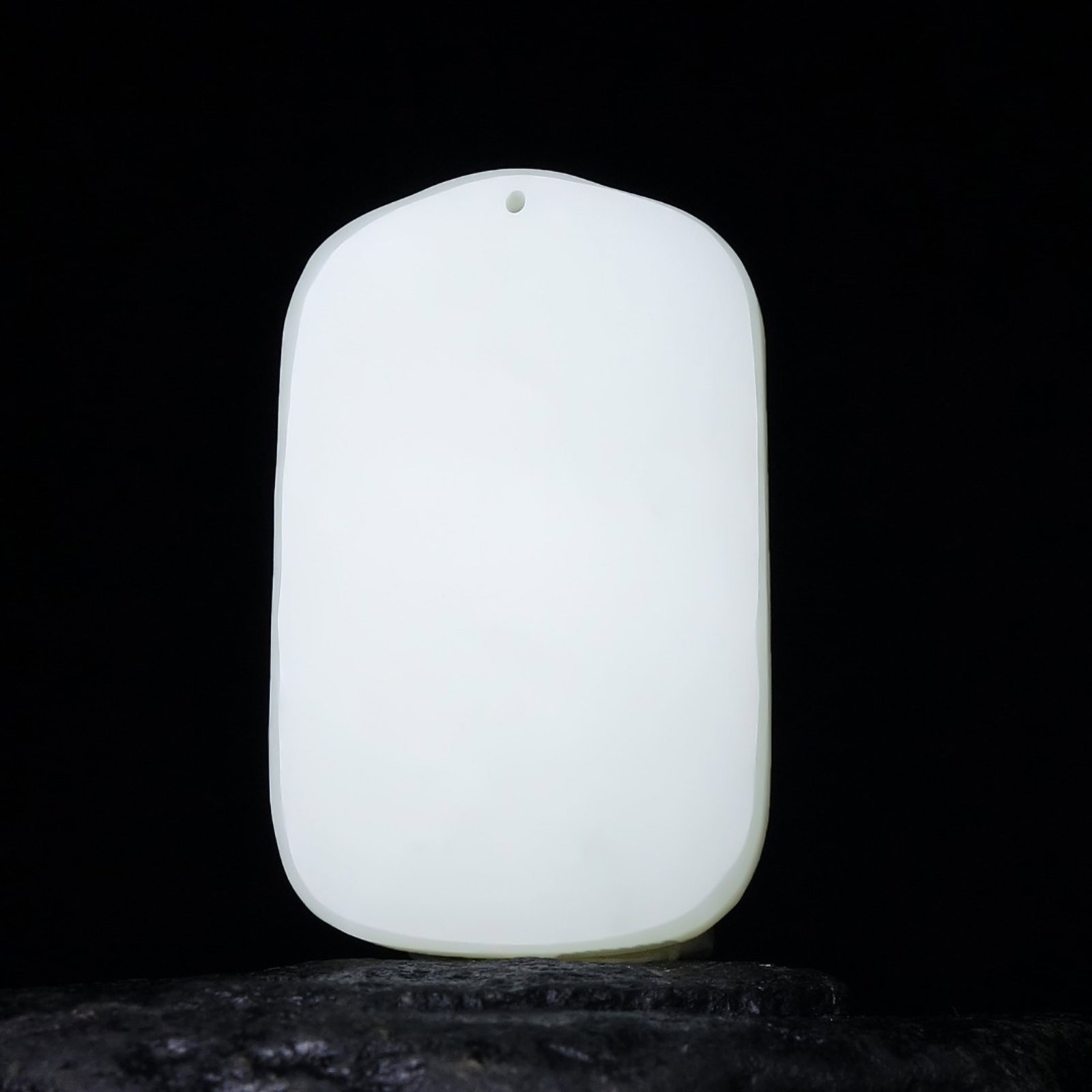 An Exquisite White Jade Statue of Avalokitesvara Pendant - 4