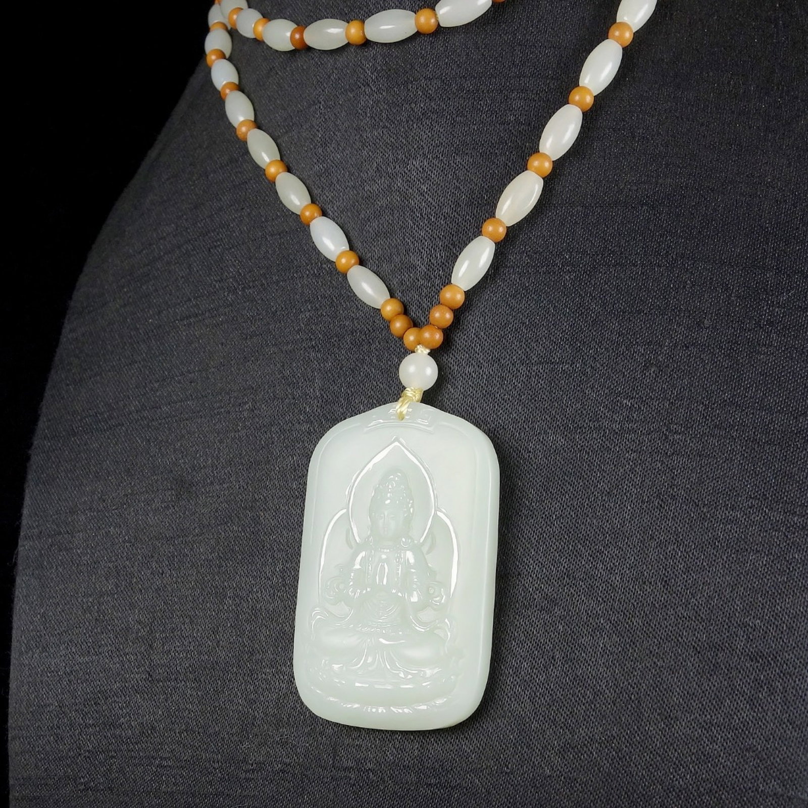 An Exquisite White Jade Statue of Avalokitesvara Pendant - 5