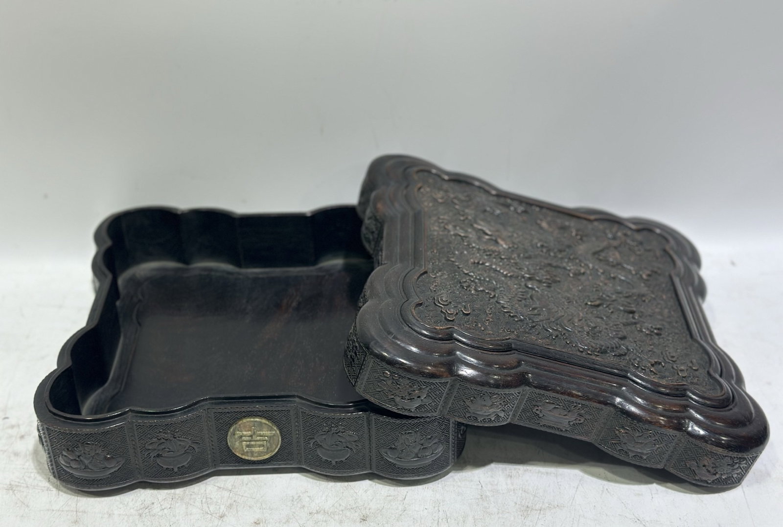 An Exquisite Zitanwood Auspicious Cloud and Dragon Pattern Box,With Poem - 7
