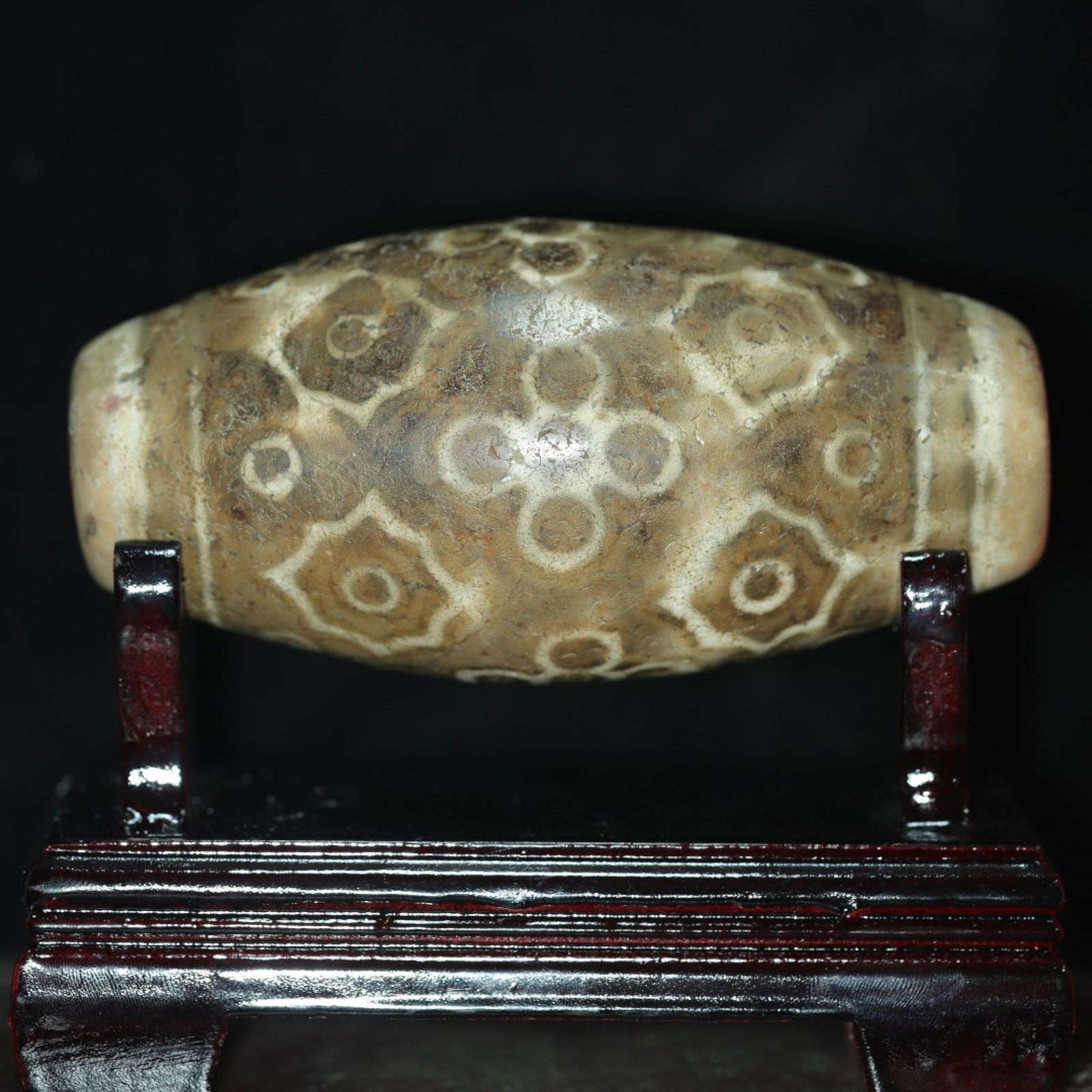 An Exquisite Dzi Bead Ornament£¬With Base - 2