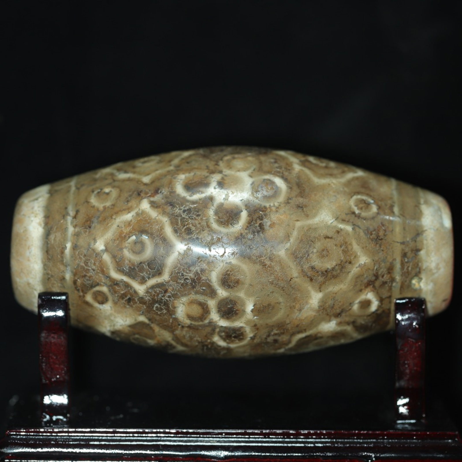 An Exquisite Dzi Bead Ornament£¬With Base - 4