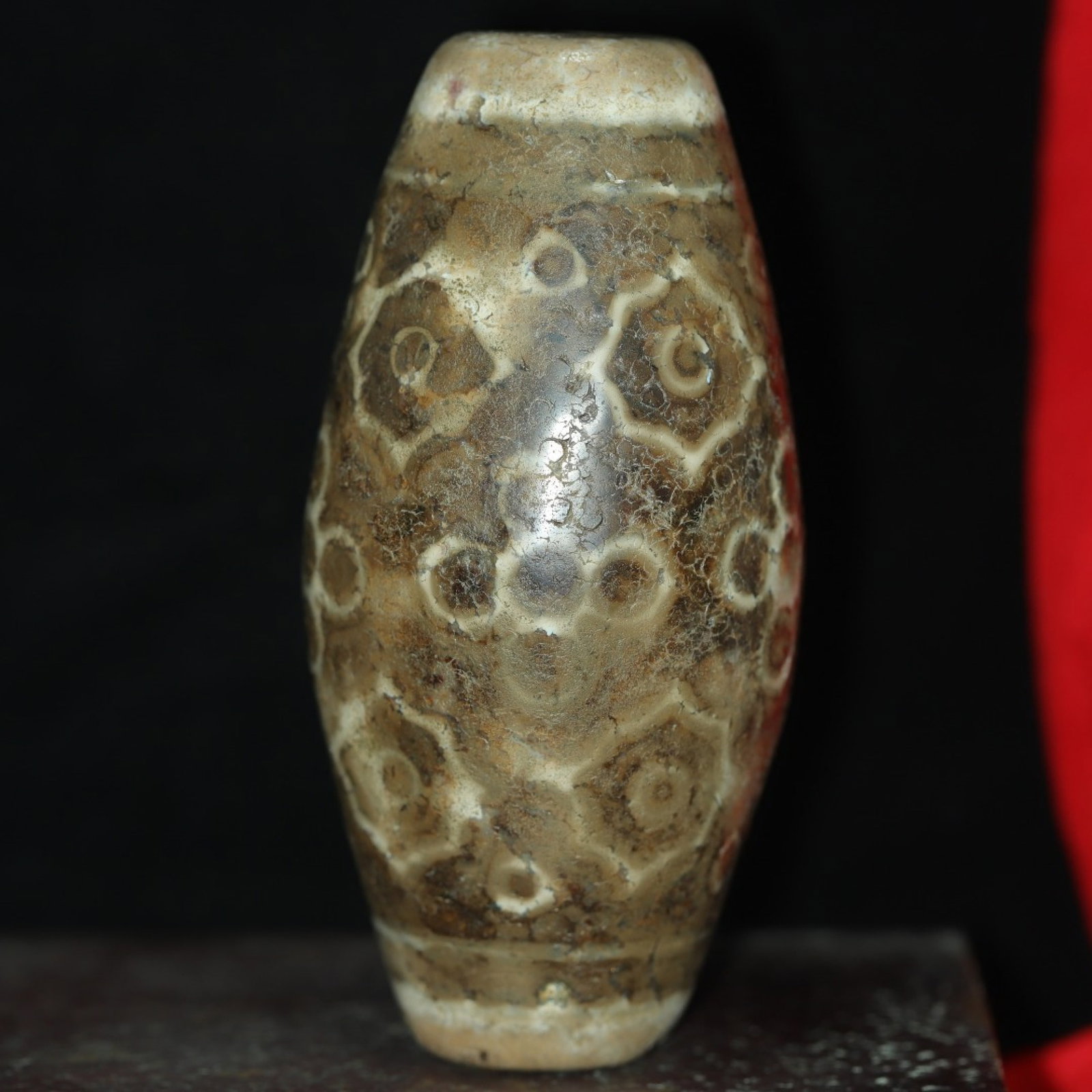 An Exquisite Dzi Bead Ornament£¬With Base - 8