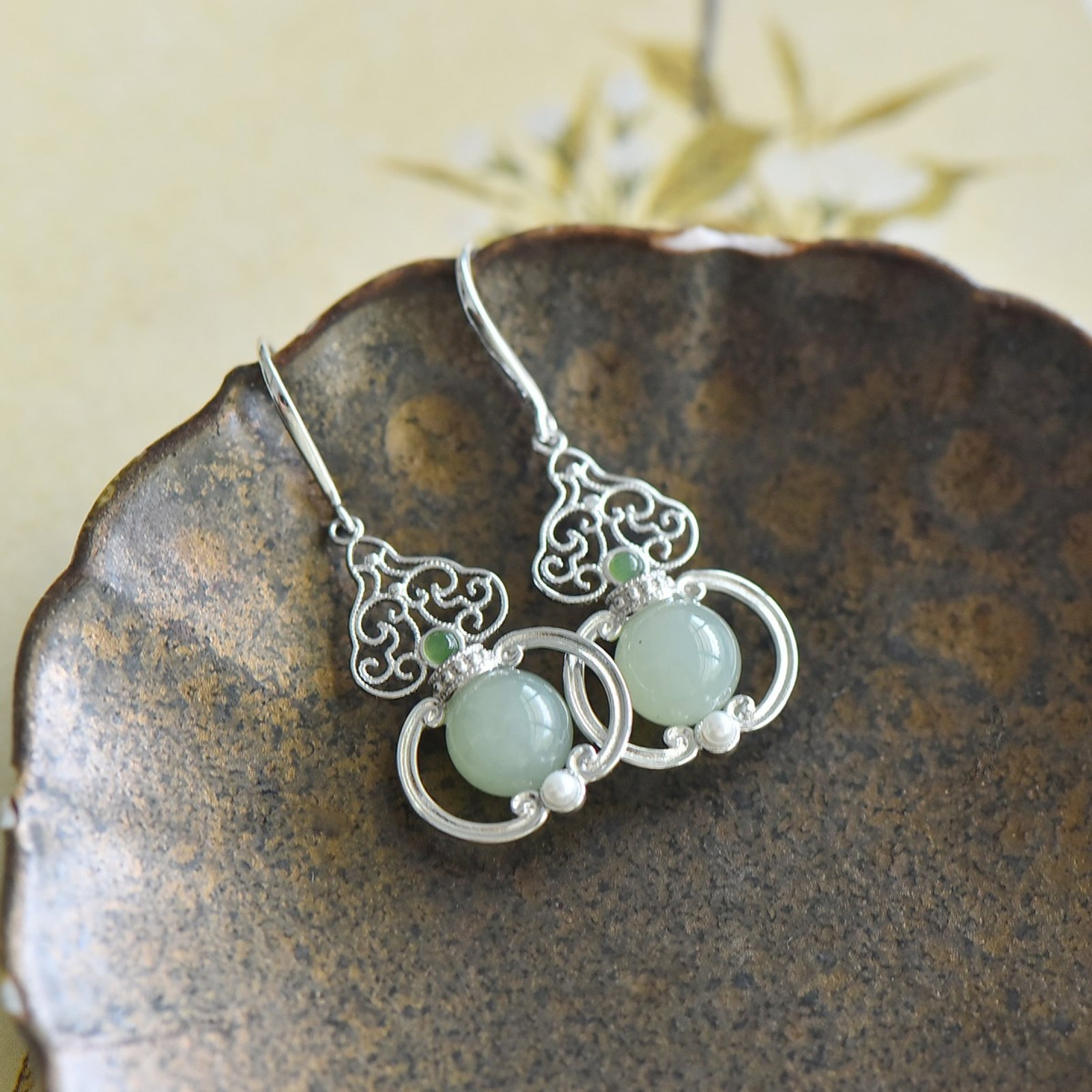 A Pair of Exquisite Sterling Silver Inlaid Greenish Jade Gourd Earrings - 4