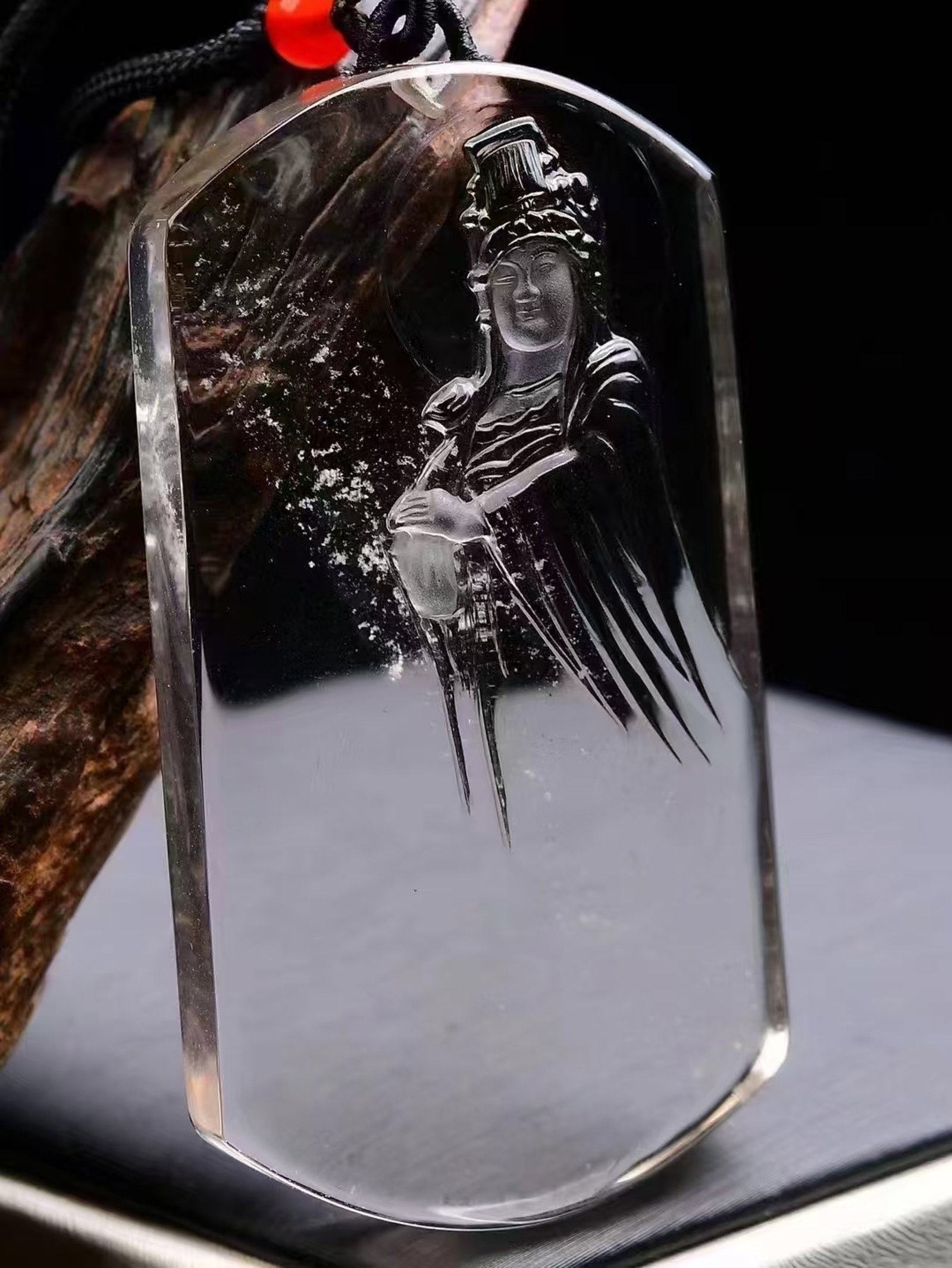 An Exquisite Crystal Figure Pattern Pendant (1 of 5)