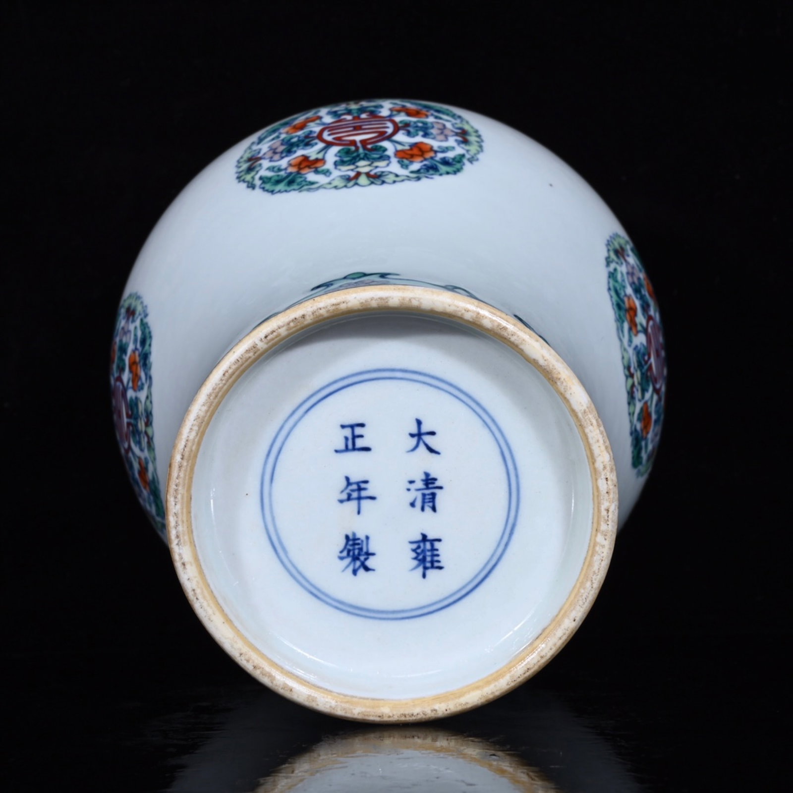 An Exquisite Doucai Flower Pattern Vase - 9