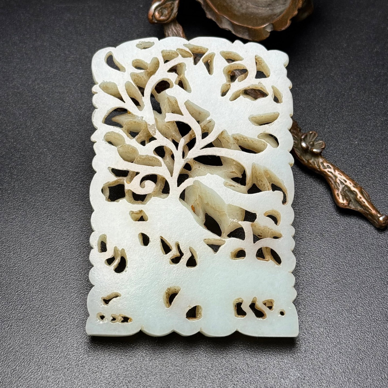 An Exquisite White Jade Crane Pattern Pendant - 2