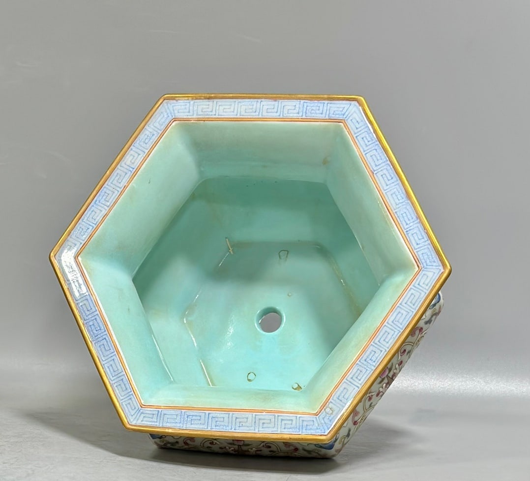 An Exquisite Enamel Lotus Pattern Flowerpot - 4