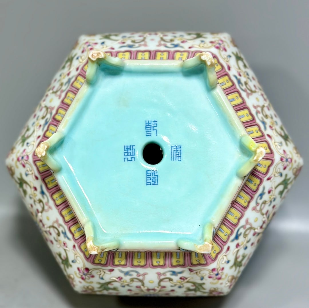 An Exquisite Enamel Lotus Pattern Flowerpot - 7