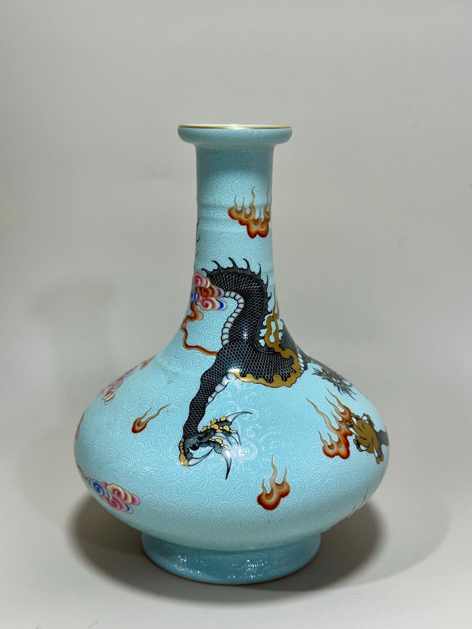 An Exquisite Enamel Auspicious Cloud and Dragon Pattern Vase - 2