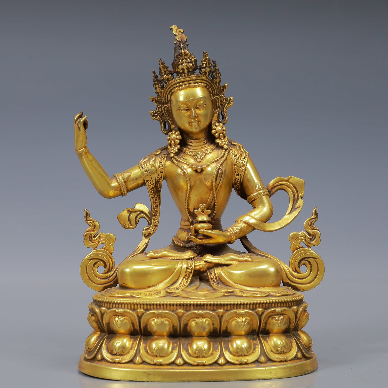 An Exquisite Gilt Bronze Statue of Bodhisattva: An Exquisite Gilt Bronze Statue of Bodhisattva,Qing Dynasty, China,Size:4.3inx3.1inx6.3in,Weight:1050g 铜鎏金菩萨像,中国清代