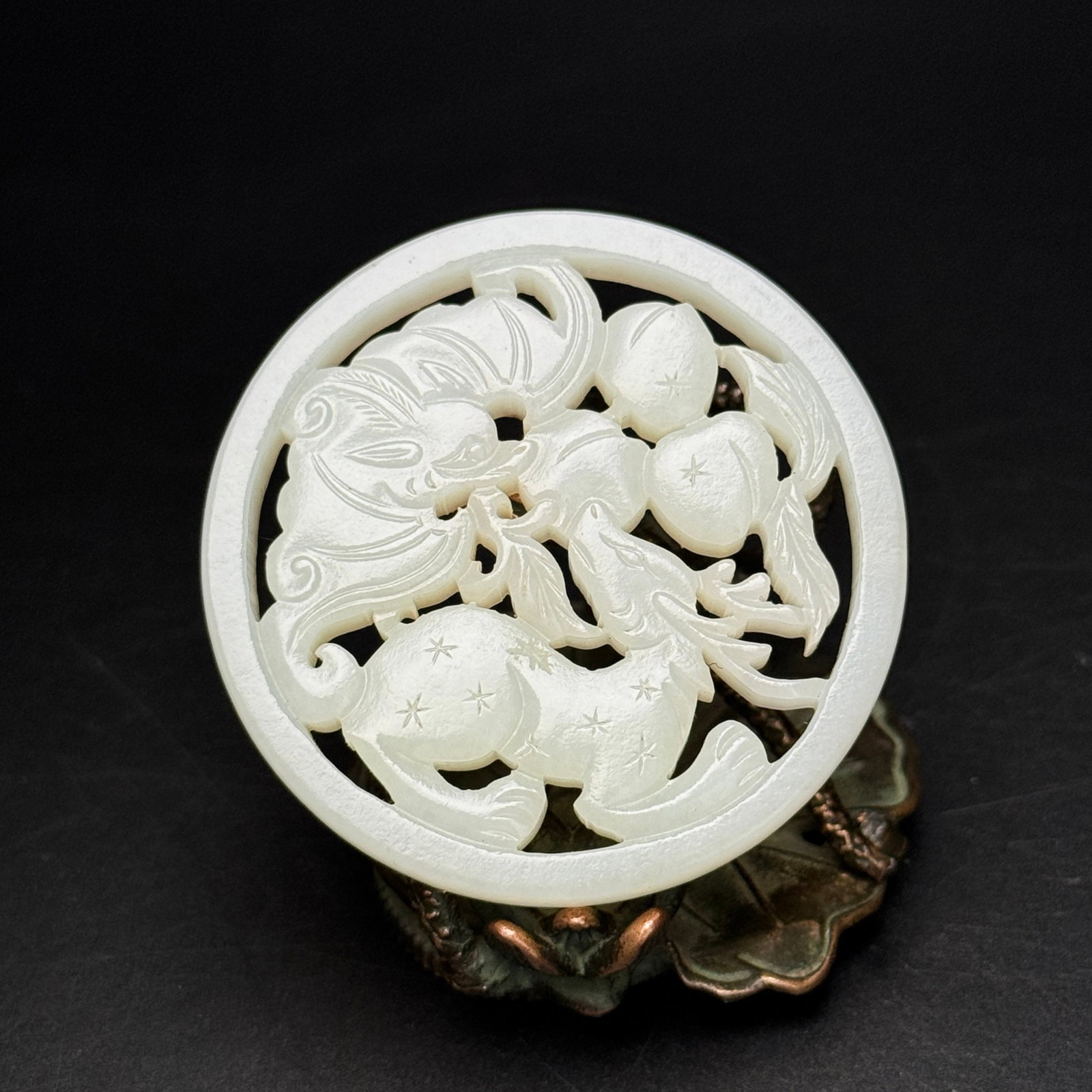 An Exquisite White Jade Beast Pattern Pendant - 2