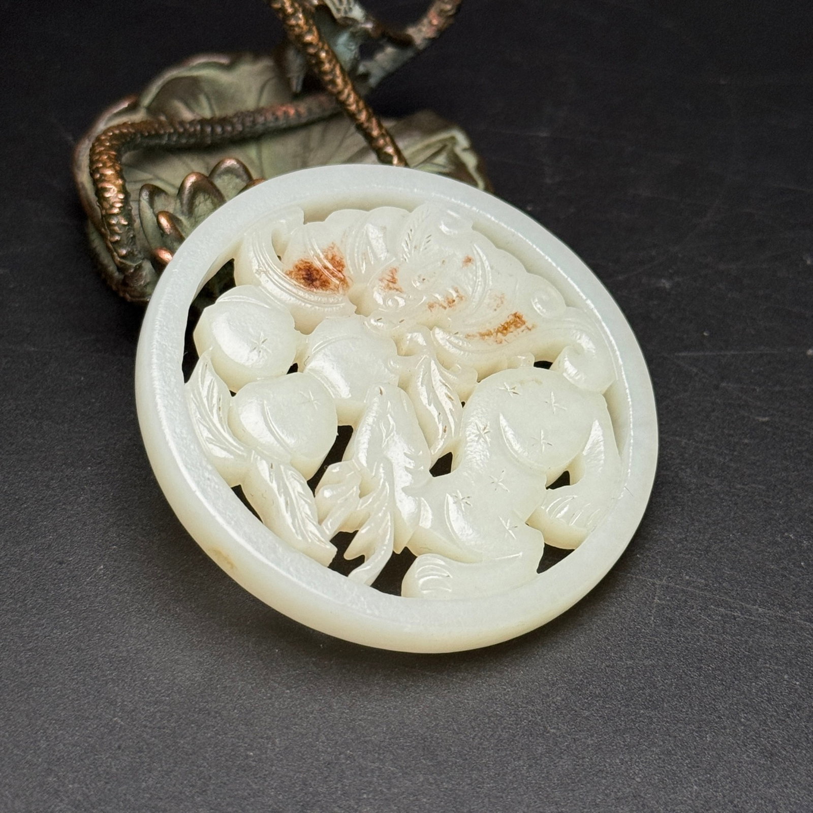 An Exquisite White Jade Beast Pattern Pendant - 3