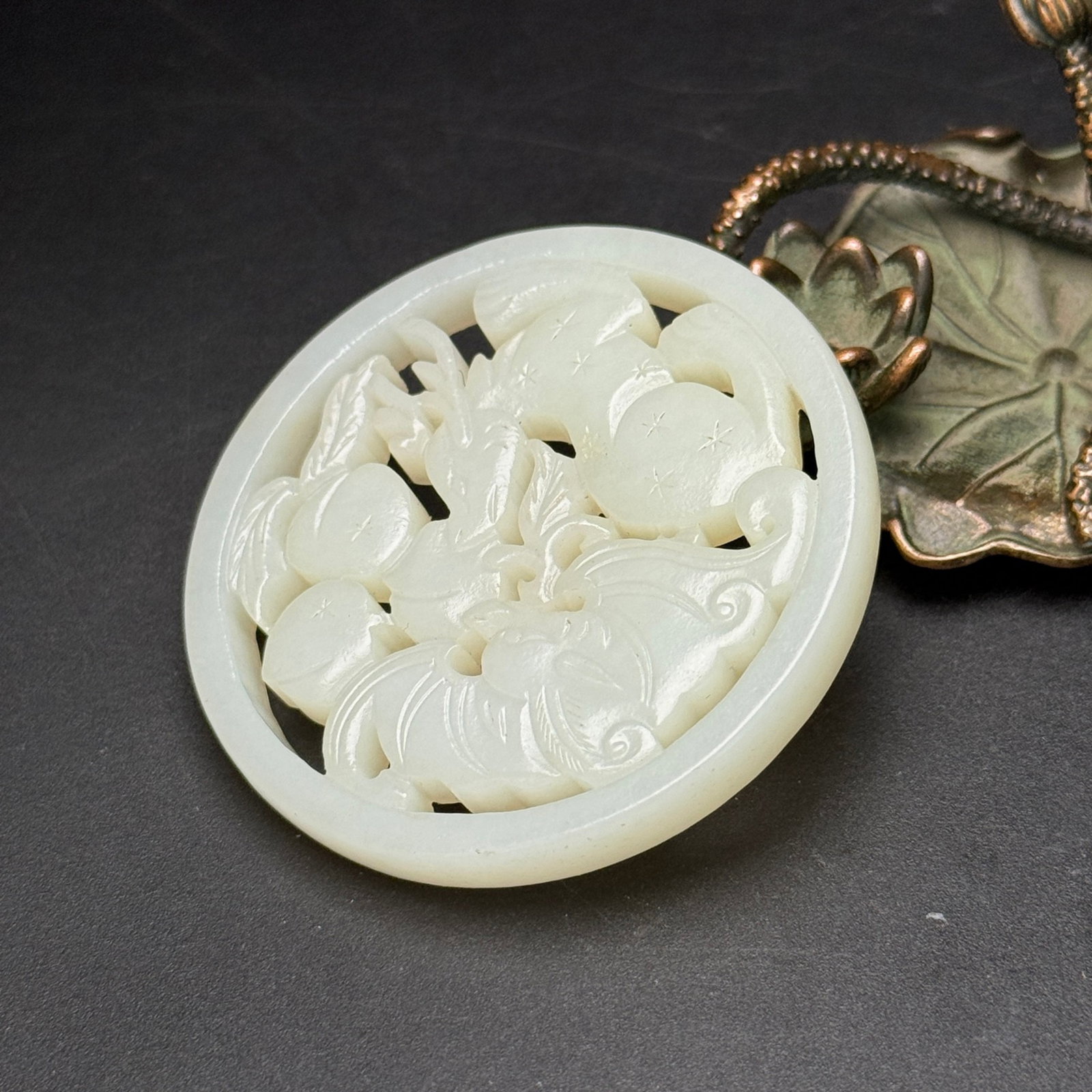 An Exquisite White Jade Beast Pattern Pendant - 4