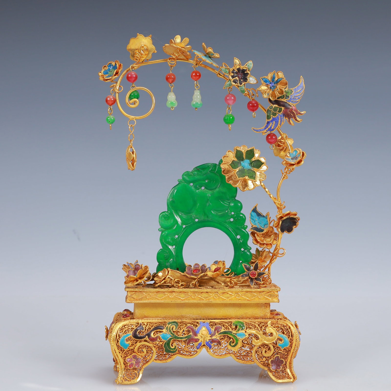 An Exquisite Filigree and Gilding Inlaid Jadeite Dragon Ornament,Inlaid Gems: An Exquisite Filigree and Gilding Inlaid Jadeite Dragon Ornament,Inlaid Gems,Qing Dynasty, China,Qianlong Four-Character Mark,Size:5.1inx2.4inx9.4in,Weight:401g 花丝鎏金嵌