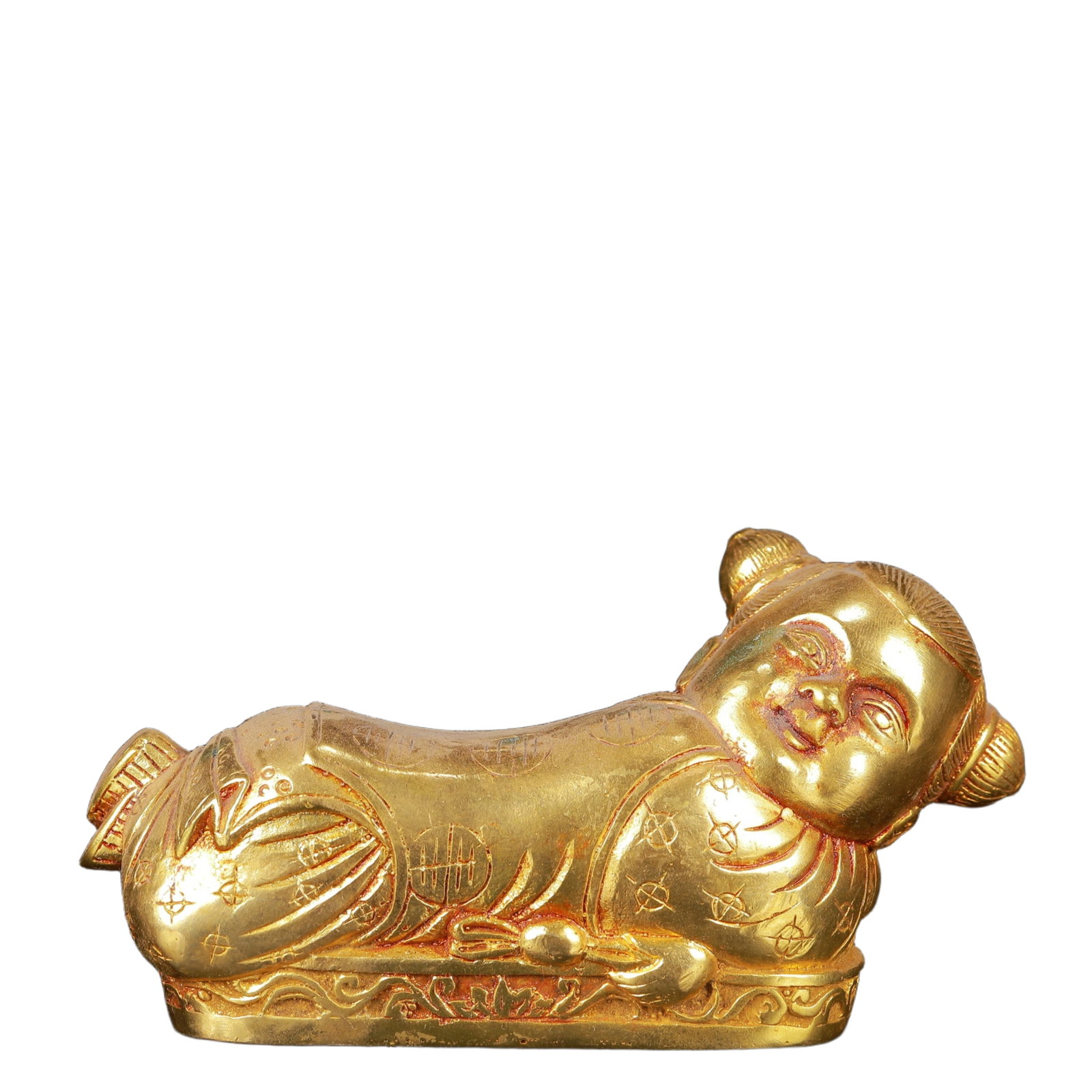 An Exquisite Gilt Bronze Figure Pillow: An Exquisite Gilt Bronze Figure Pillow,Qing Dynasty,China,Qianlong Six-Character Mark,Size:5.1inx1.8inx2.8in,Weight:252g