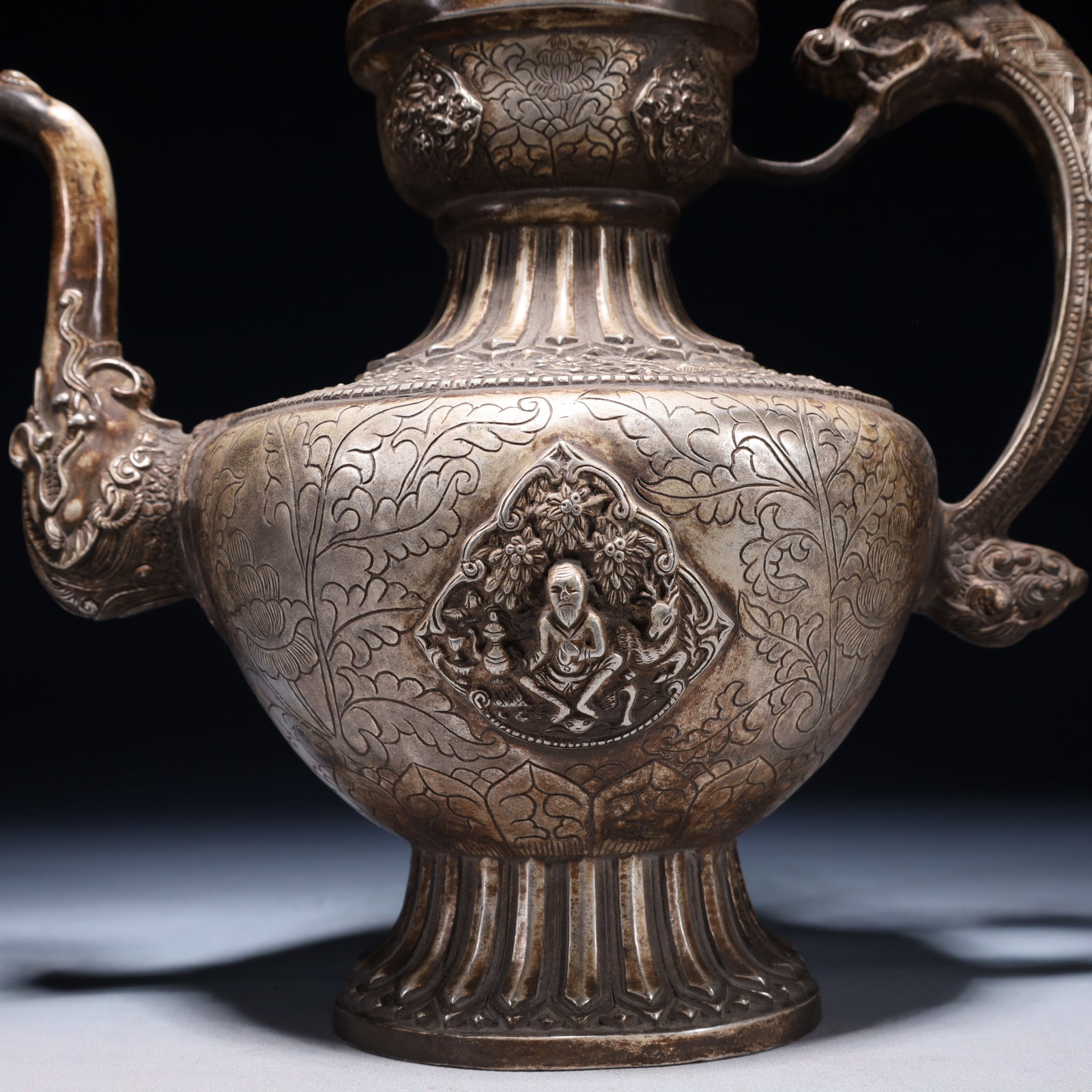 An Exquisite Silver-plated Bronze Figure Pattern Ewer - 3