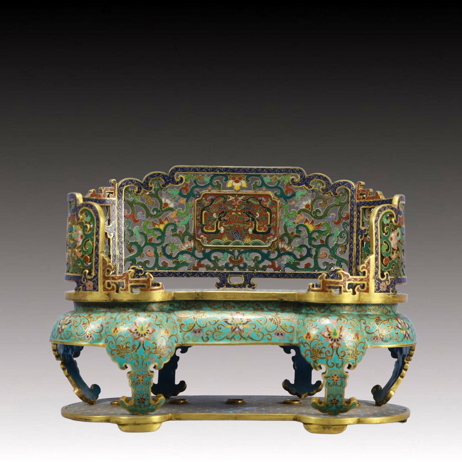 An Exquisite Cloisonne Lotus Pattern Throne Ornament: An Exquisite Cloisonne Lotus Pattern Throne Ornament,Qing Dynasty, China,Qianlong Four-character Mark,Size：13.4inx5.9inx9.4in; Weight：5000g