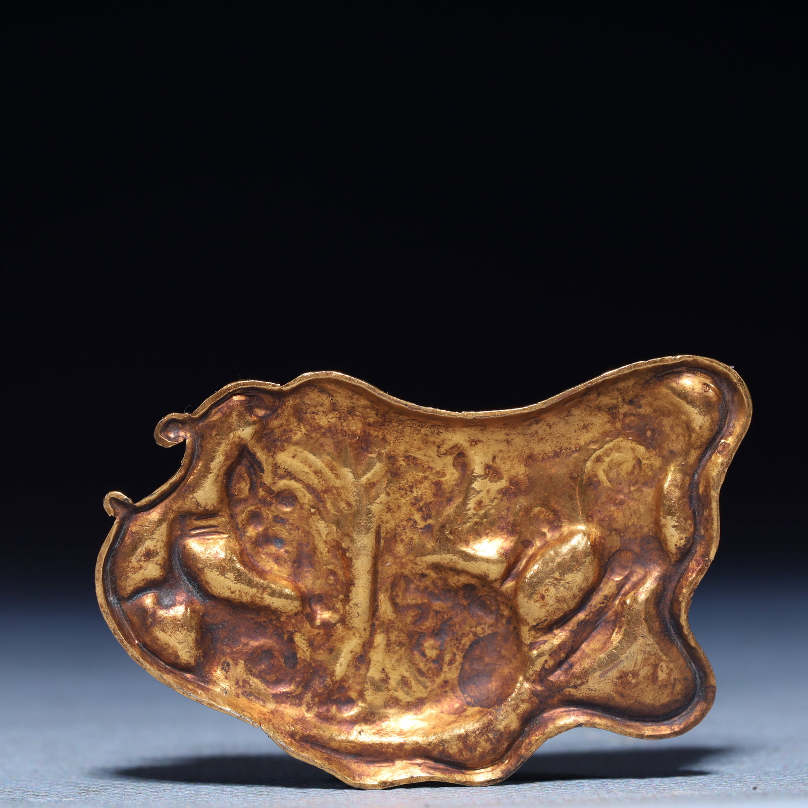 An Exquisite Gilt Silver Buffalo Pattern Ornament - 3