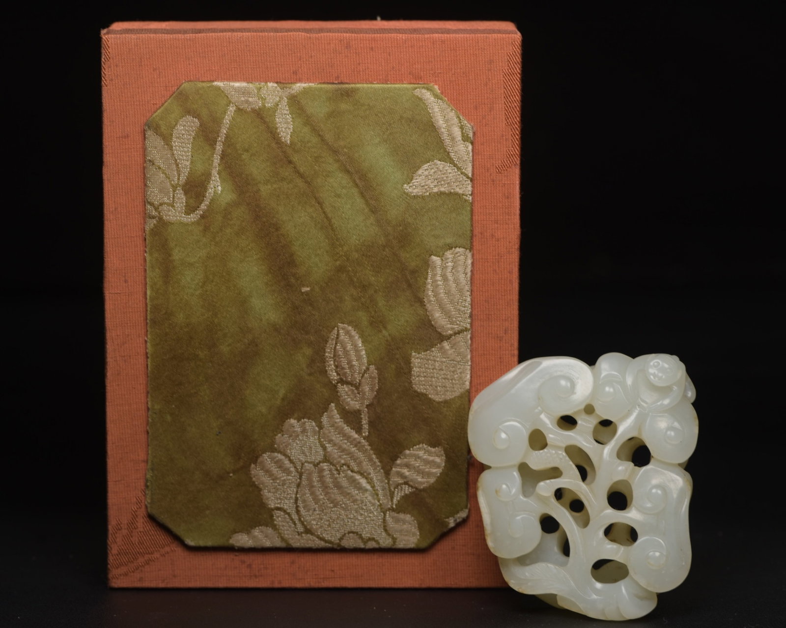 An Exquisite White Jade Ganoderma lucidum Pattern Ornament (1 of 9)