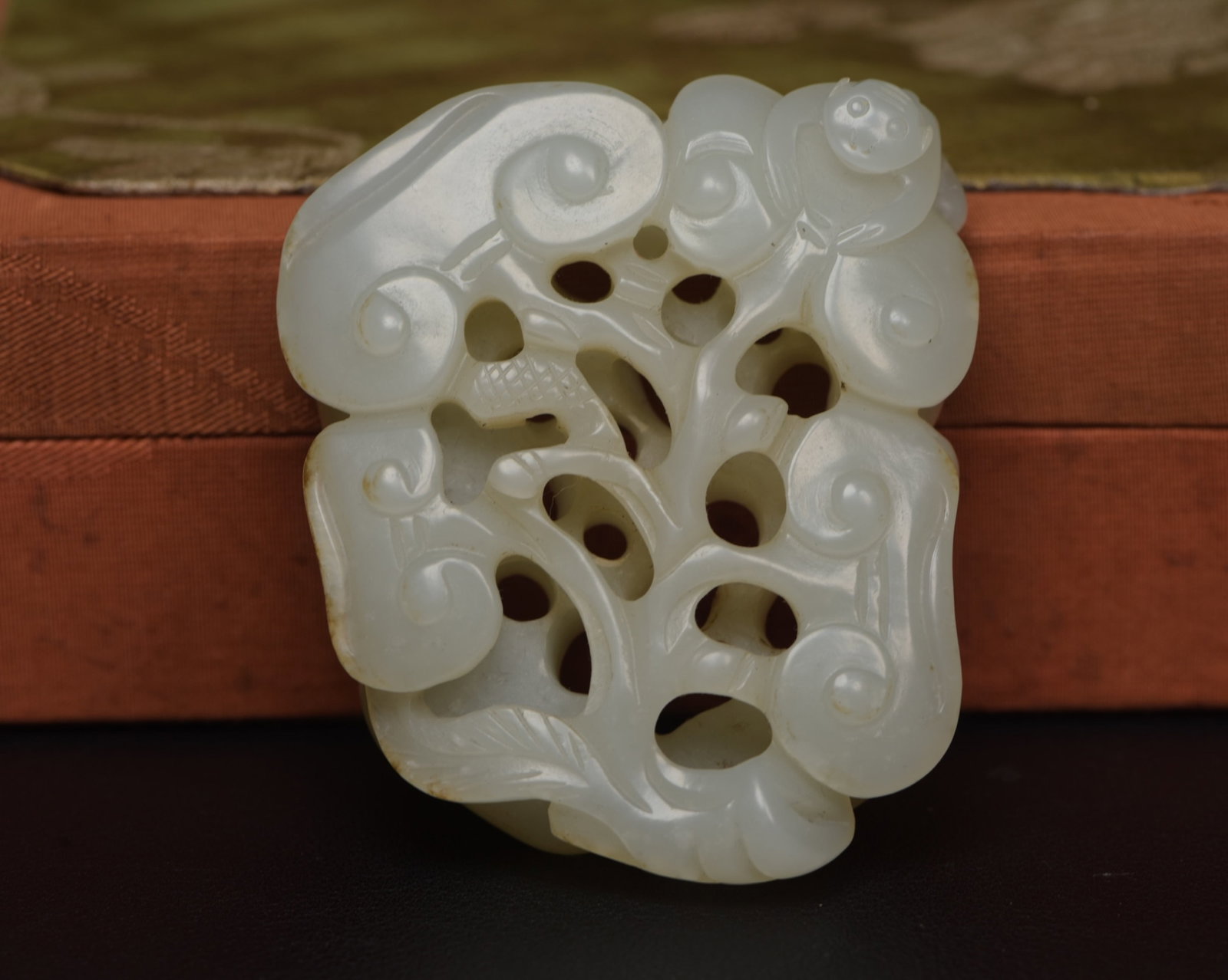 An Exquisite White Jade Ganoderma lucidum Pattern Ornament - 3